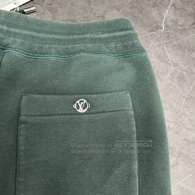 Louis Vuitton louis vuitton metal logo jogger pants size s. Size US 26 / EU 42 - 6 Thumbnail
