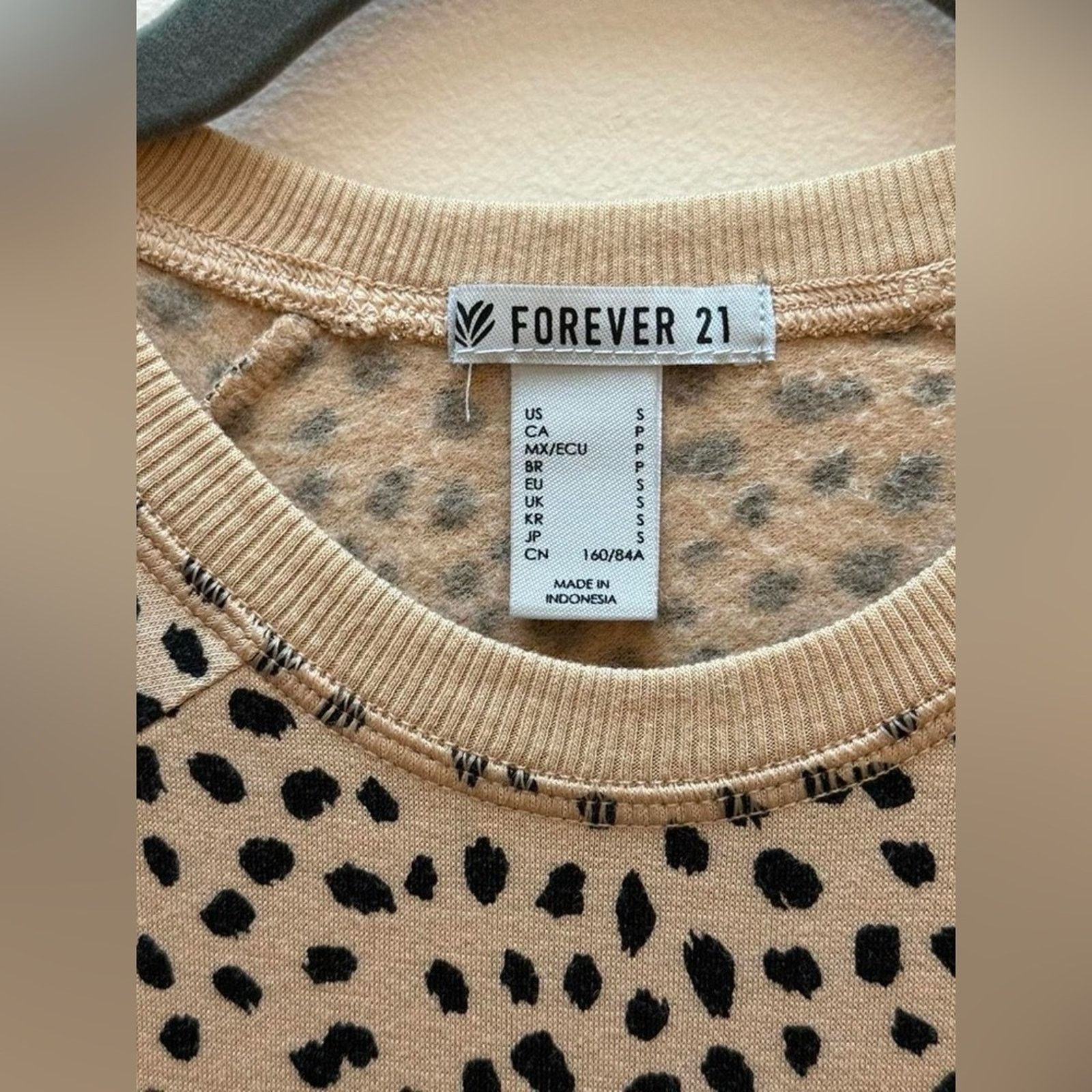 Forever 21 Forever 21 Cheetah Print Crop Top Size Small Size S / US 4 / IT 40 - 6 Thumbnail