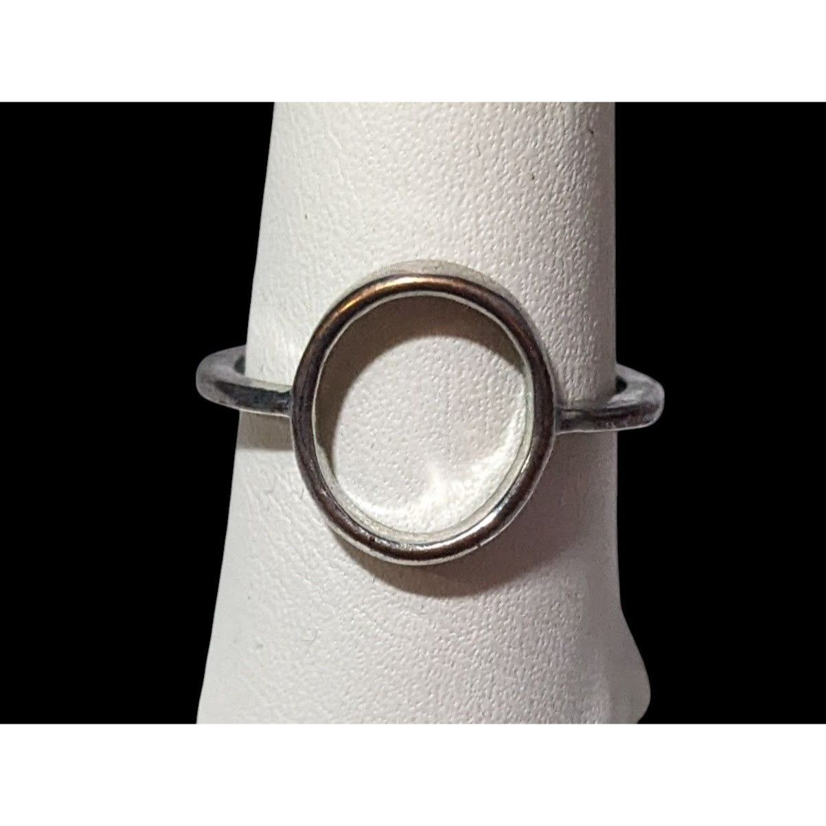 Other Dainty Open Circle Halo Silver Tone Fashion Ring Size 8 Size ONE SIZE - 1 Thumbnail