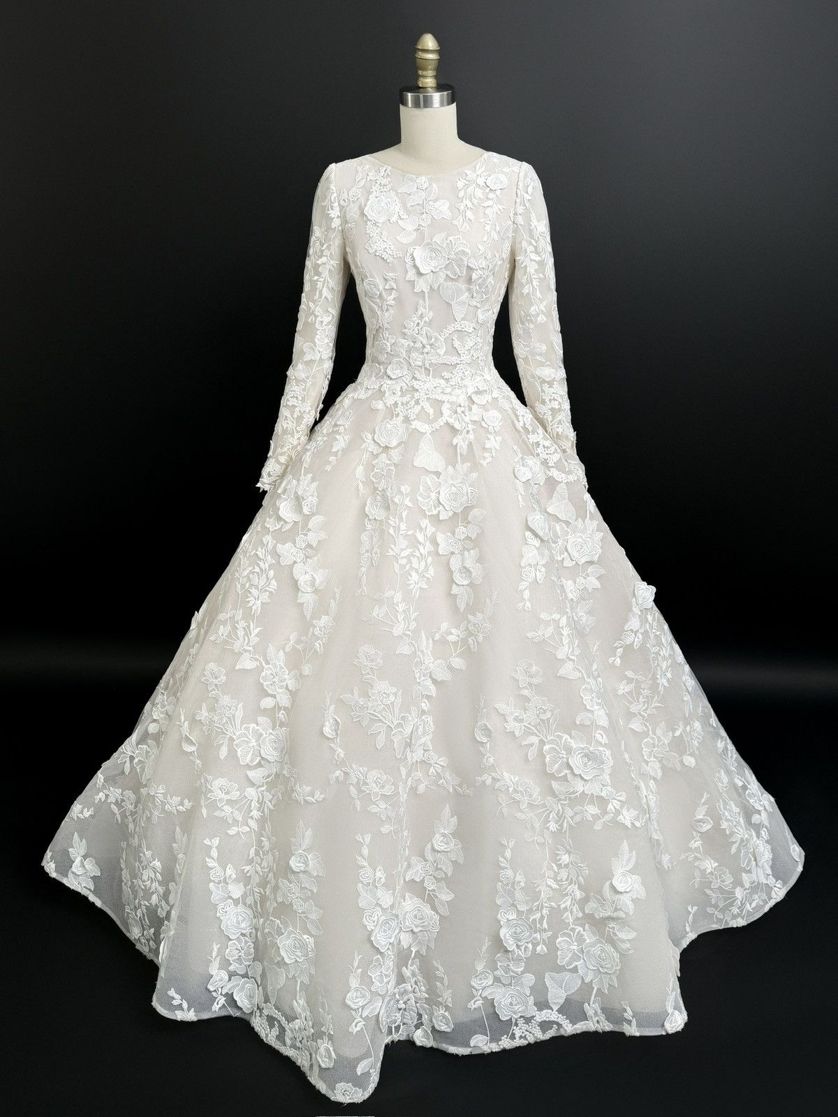 Other Preloved US 4 Anna Augusta 3D Embroidery Lace Wedding Dress Size S / US 4 / IT 40 - 1 Thumbnail