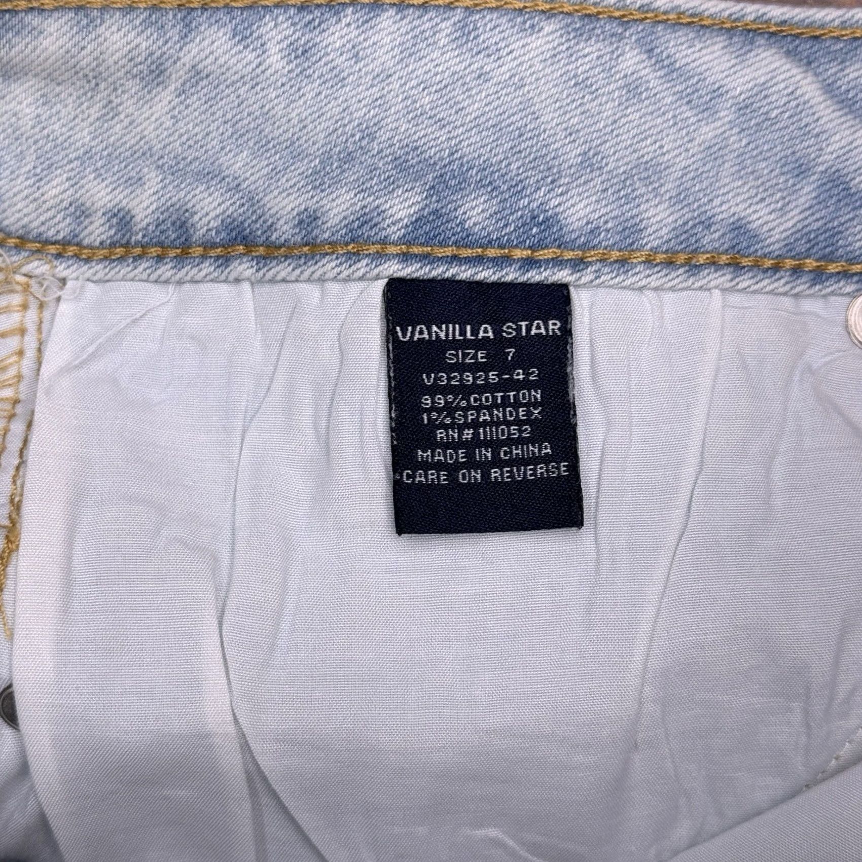 Vintage Vanilla Star Ivory Cut-Off Shorts Womens w28 7 High Rise Stretch Studded 5-Pocket Denim Inseam 2.5 in Size 28" / US 6 / IT 42 - 6 Thumbnail