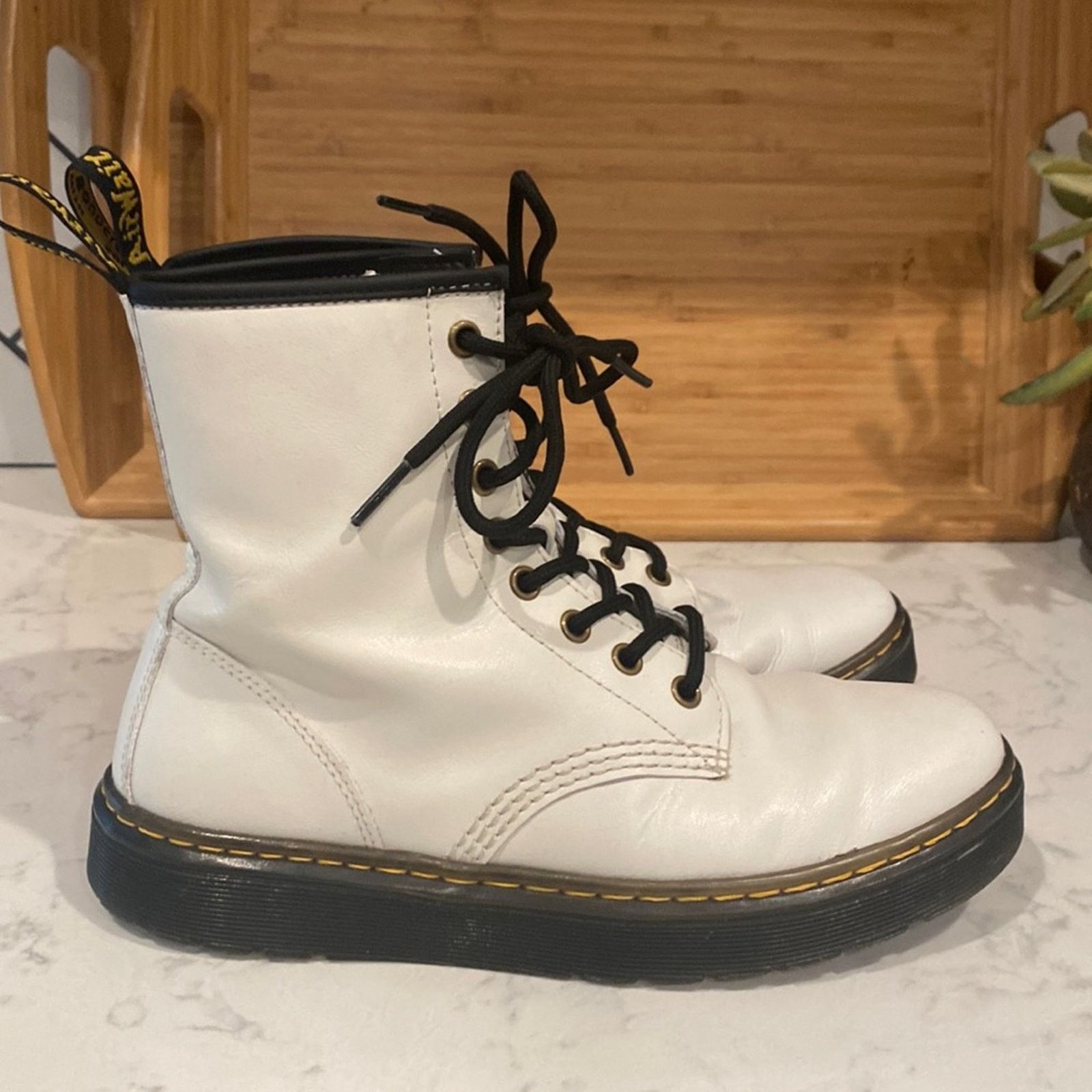 Dr. Martens Dr. Martin white SOFTY T LEATHER LACE UP BOOTS grunge sz 7 Size US 7 / IT 37 - 1 Thumbnail