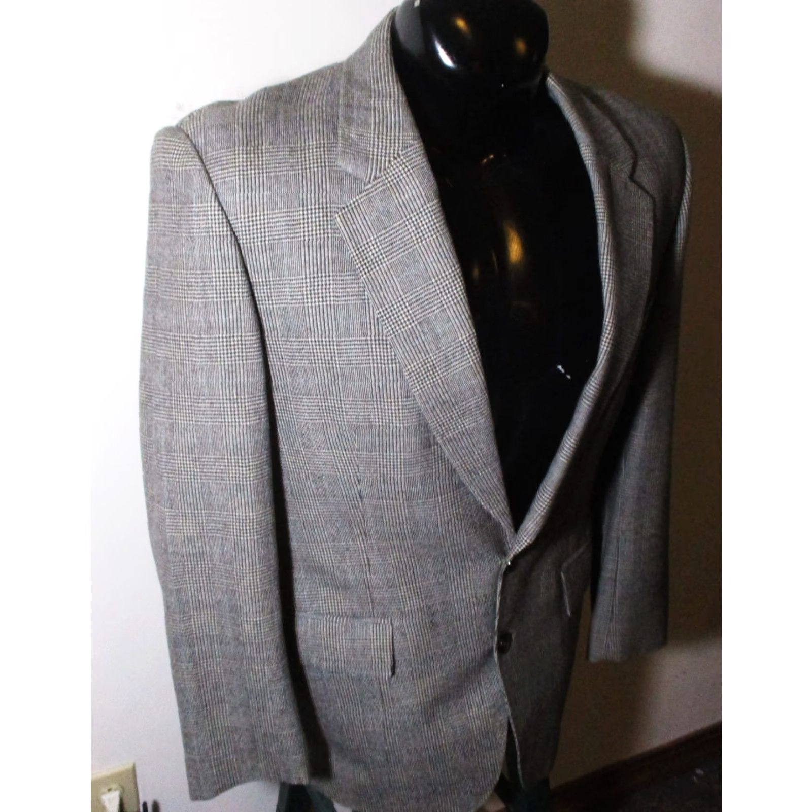 Vintage GIRALT Suit Gray 2 Piece Mens Size 38 Short 33W 30L Wool Classic 2 Piece Business Dress Cardigan? Size US 38 / EU 54 - 4 Thumbnail