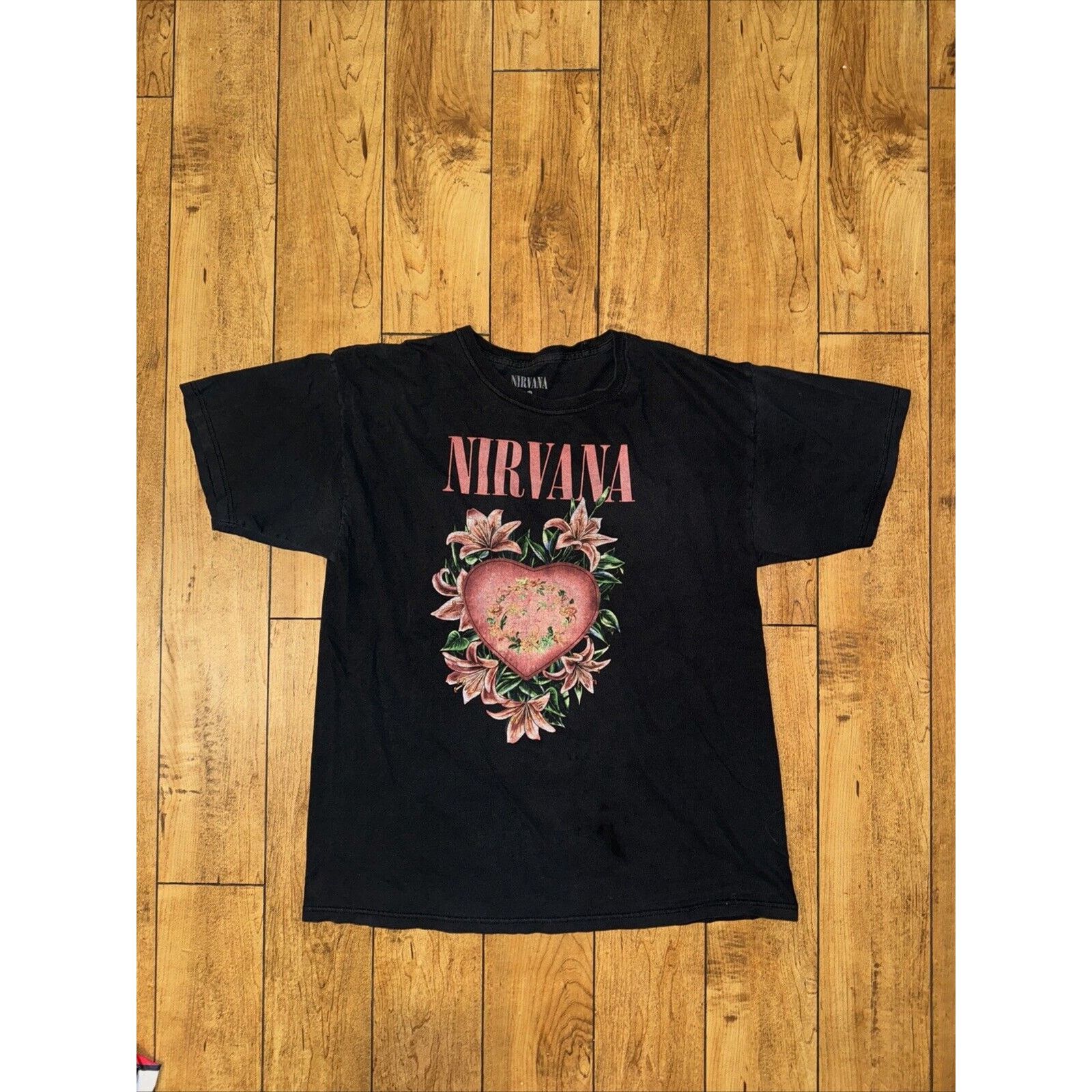 Band Tees × Nirvana Nirvana Heart Shaped Box & Lilly Flowers T-Shirt Black L Size US L / EU 52-54 / 3 - 1 Thumbnail