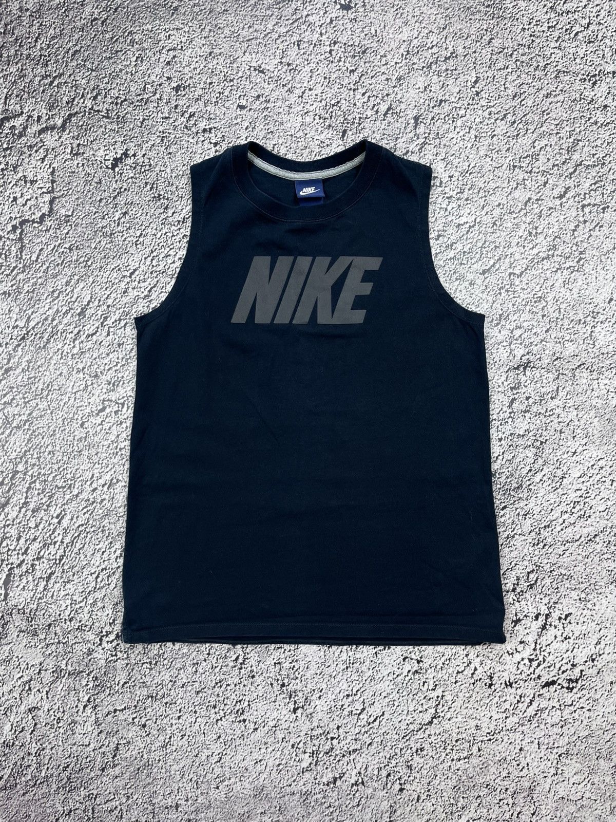 Nike Vintage Y2K Nike logo tank top streetwear size S Size US S / EU 44-46 / 1 - 1 Thumbnail