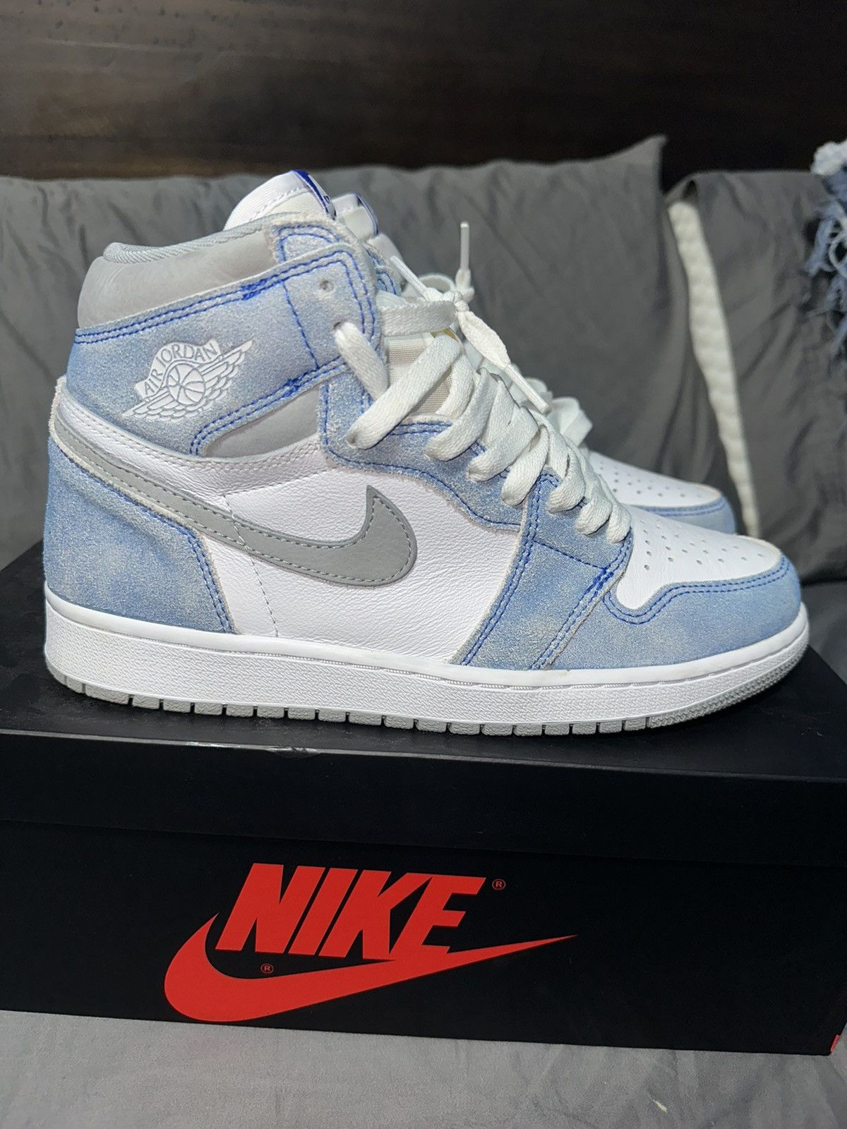 Jordan Brand × Nike Air Jordan 1 Hyper Royal 8.5 Size US 8.5 / EU 41-42 - 2 Thumbnail