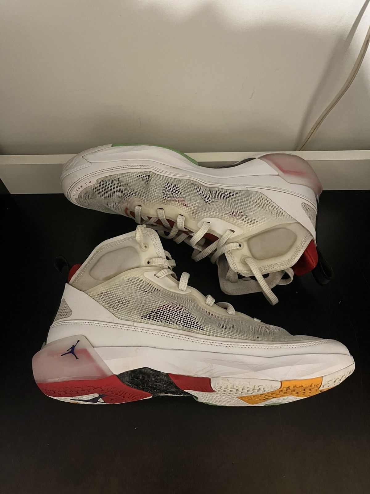 Jordan Brand Nike Air Jordan 37 Hare Men’s 11 DD6959-160 Size US 11 / EU 44 - 3 Thumbnail