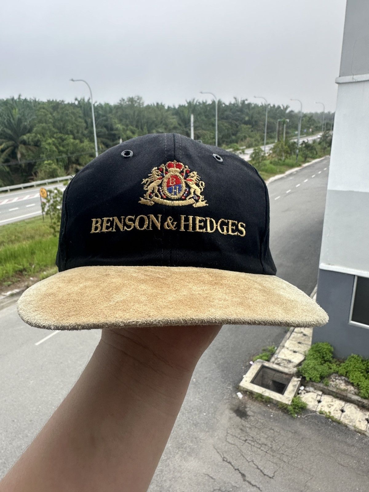 Vintage VINTAGE BENSON & HEDGES CIGARETTES STURCTURED HAT Size ONE SIZE - 1 Thumbnail