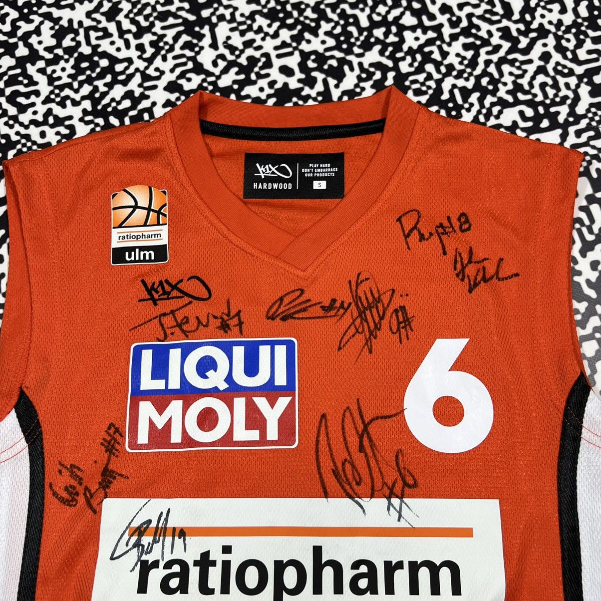 K1X Ratiopharm Ulm Per Gunther Signed Team Basketball Jersey Size US S / EU 44-46 / 1 - 5 Thumbnail