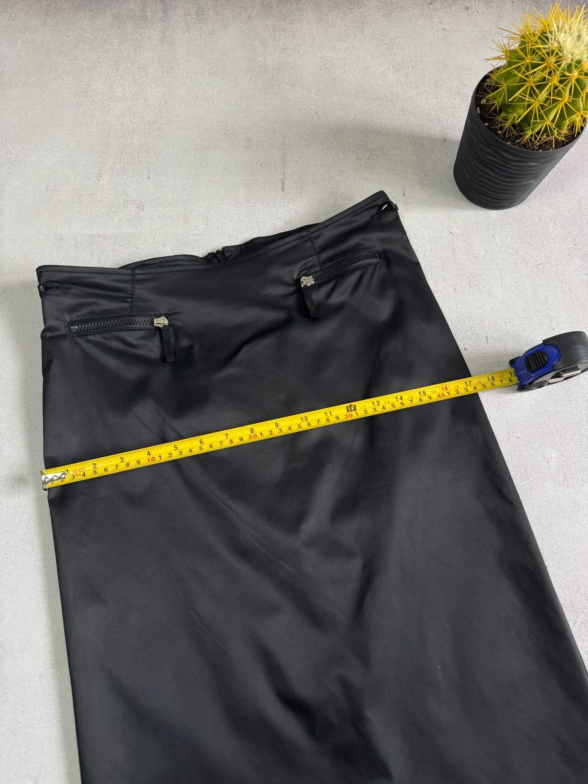 Fendi VINTAGE FENDI ROMA SKIRT BLACK RARE LUXURY Size 32" / US 10 / IT 46 - 7 Thumbnail