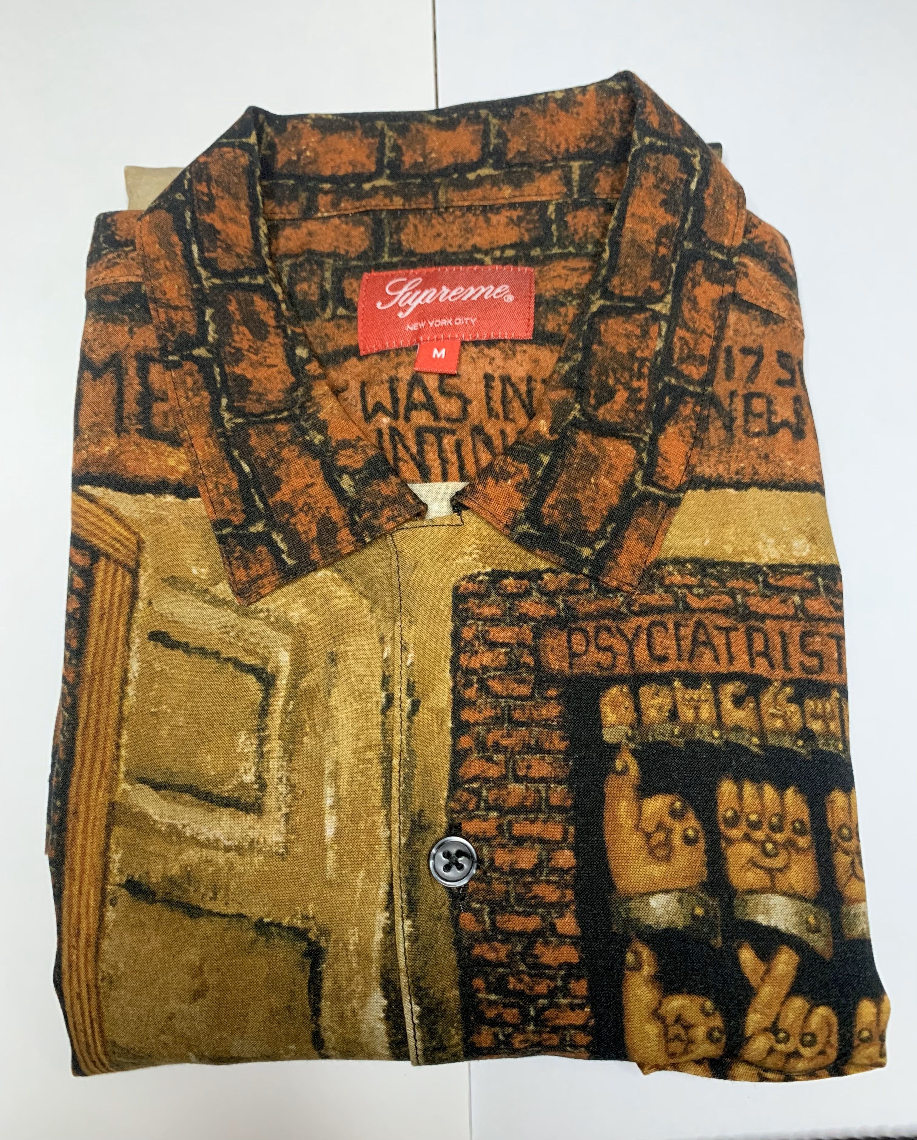 Supreme Supreme SS19 Secret World Rayon (MED) Size US M / EU 48-50 / 2 - 4 Thumbnail
