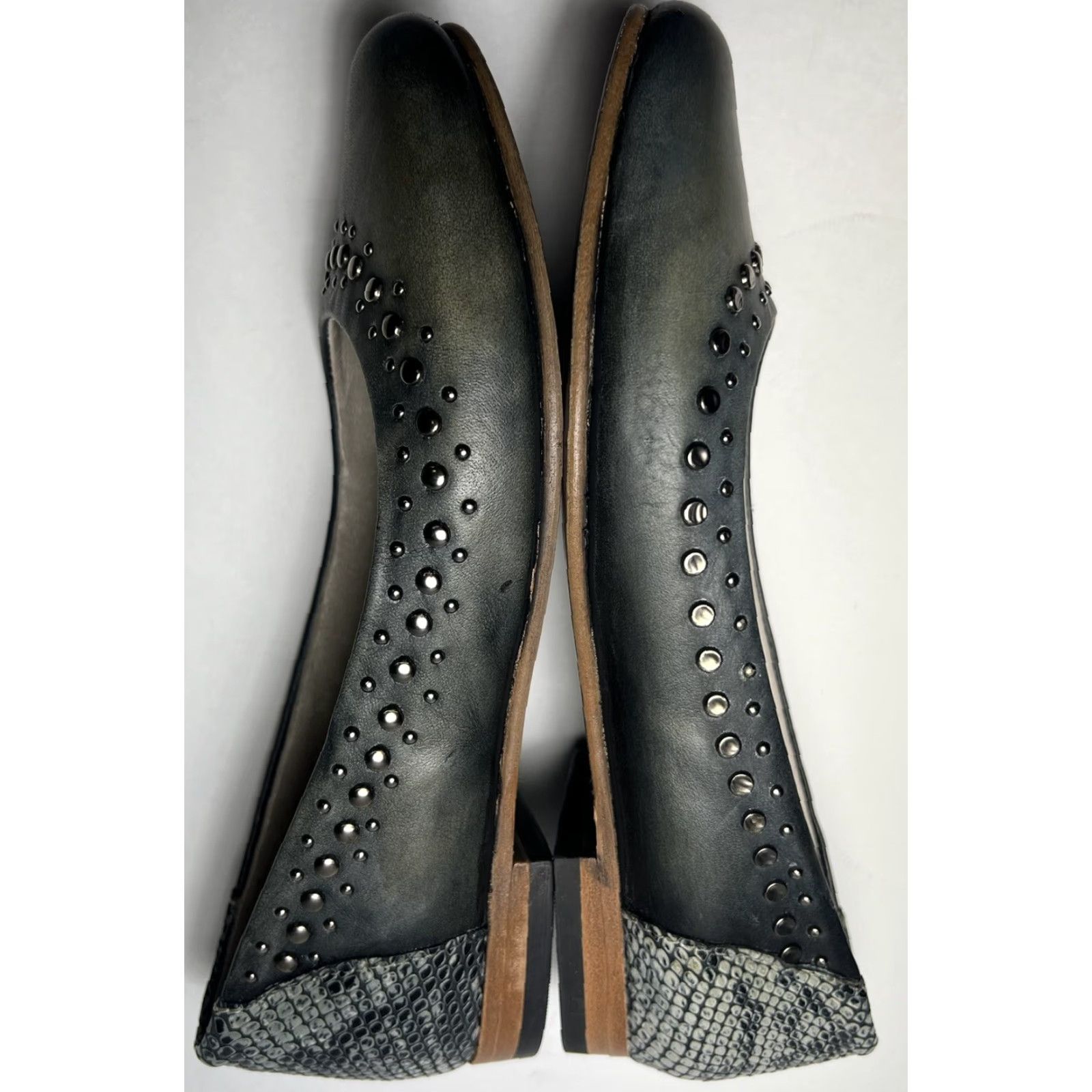 FREEBIRD NICE! Studded Freebird Ballet Flats Leather Gray Size 7 6.5 Womens Flats Gunmetal Gray Ballet Upper Leather Accents Studded 9.75 inches Size US 7 / IT 37 - 3 Thumbnail