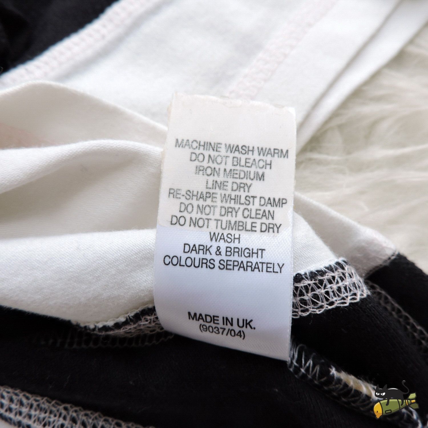 Burberry BURBERRY TWO TONE T-SHIRT Size S / US 4 / IT 40 - 5 Thumbnail