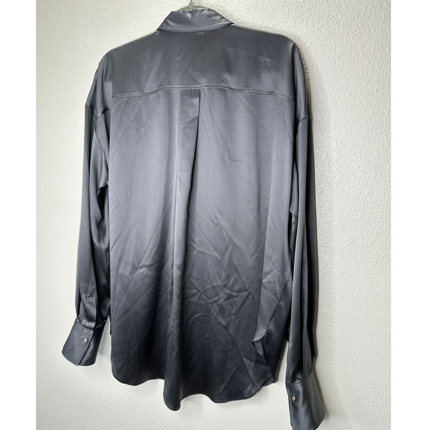 Brunello Cucinelli NWT Brunello Cucinelli Gray Silk Beaded Snap Shirt XL Size XL / US 12-14 / IT 48-50 - 12 Thumbnail