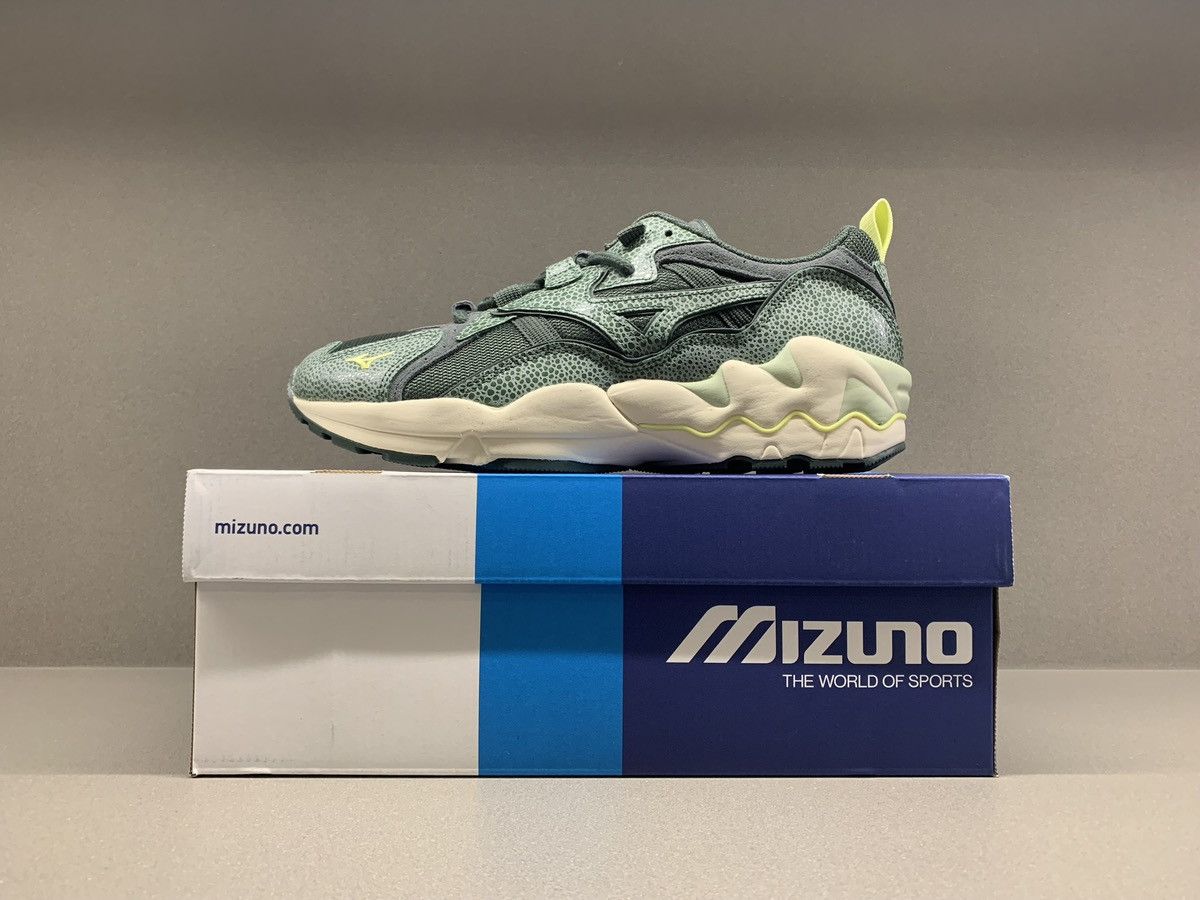 Mizuno Mizuno Wave Rider 1 S Frog Size US 9 / EU 42 - 2 Thumbnail
