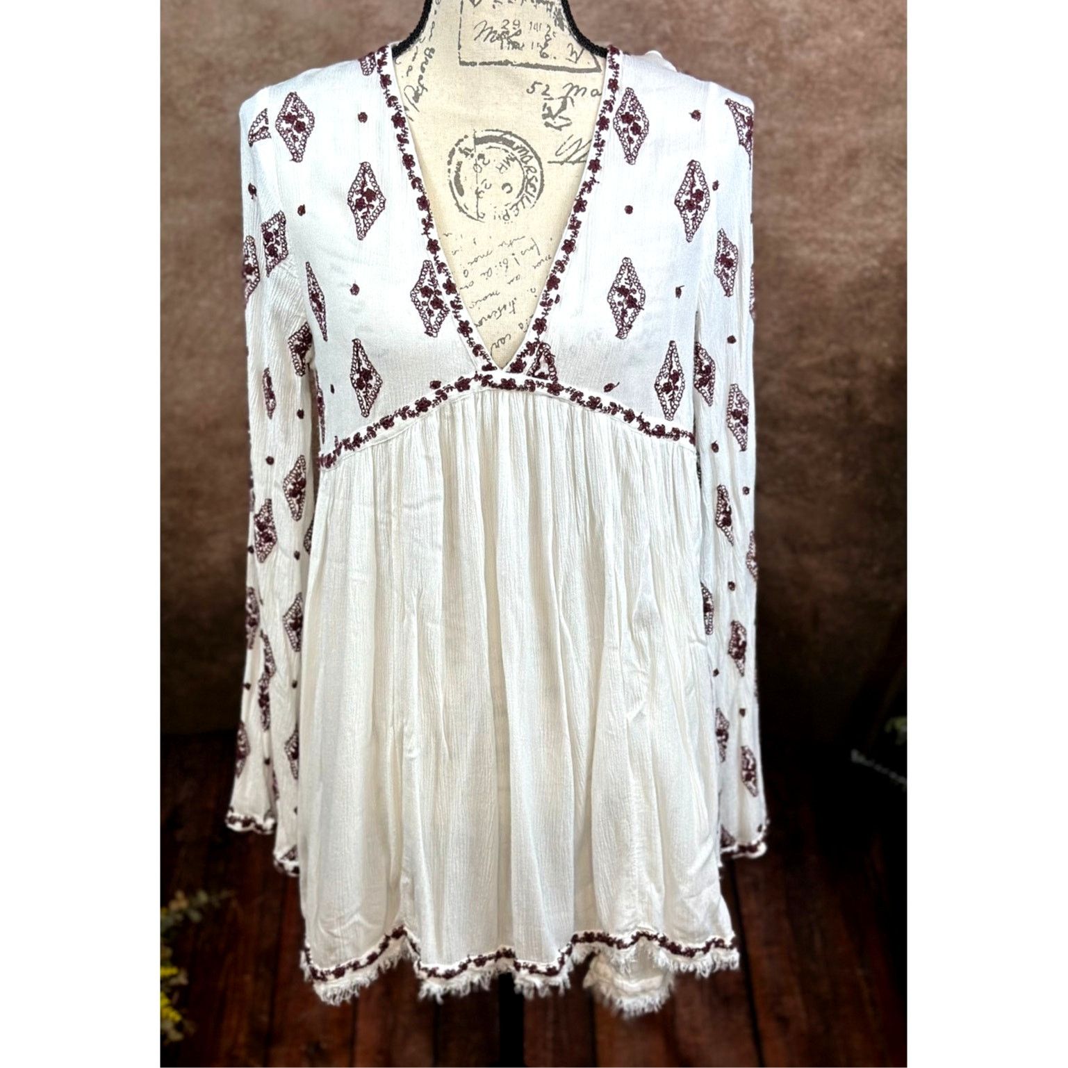 Free People Free People Diamond Embroidered Deep V Top Mini Dress size S Size S / US 4 / IT 40 - 10 Thumbnail