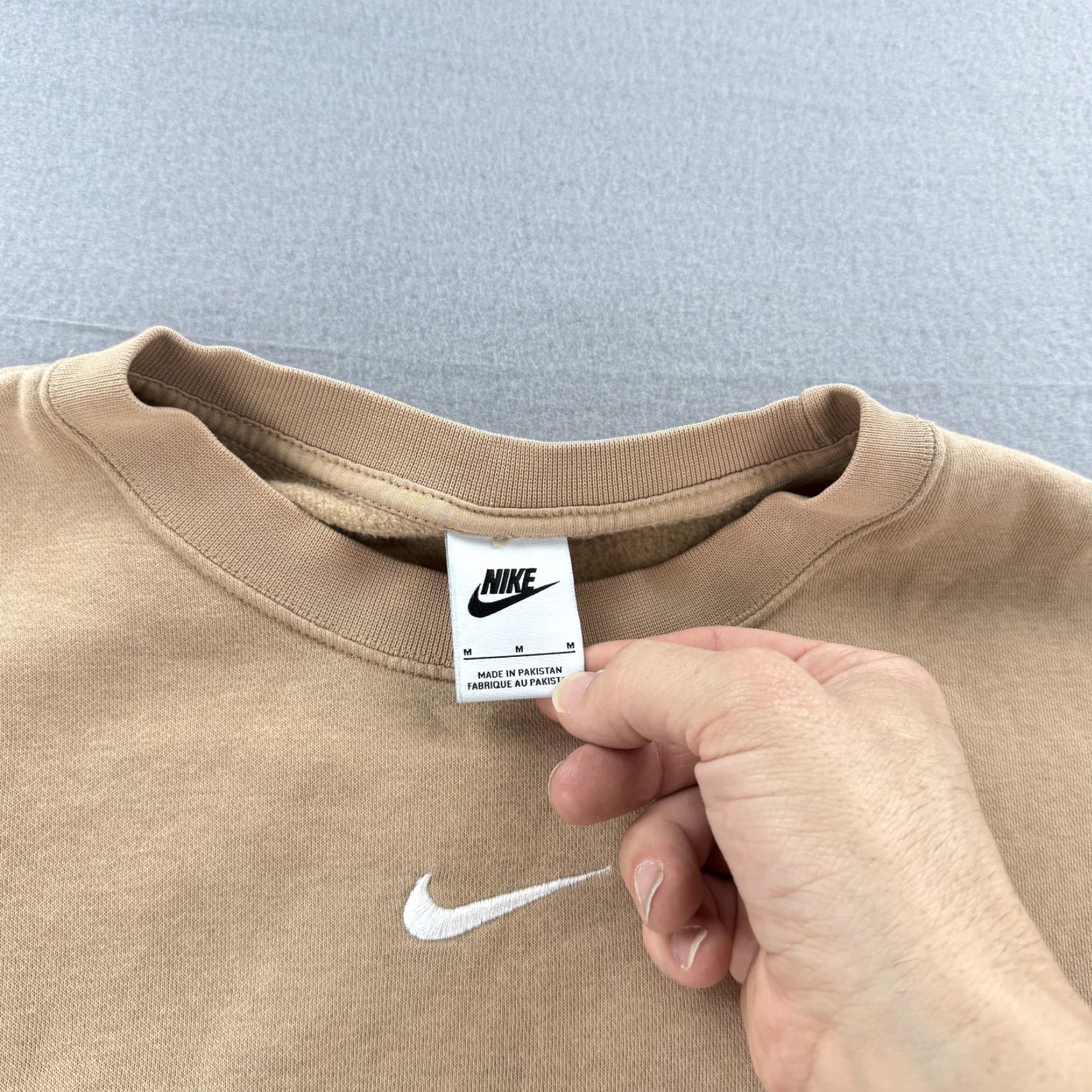 Nike Nike Sweatshirt Mens Medium Crewneck Pullover Swoosh Brown Tan Cotton Polyester Fleece Casual Athletic Size US M / EU 48-50 / 2 - 4 Thumbnail