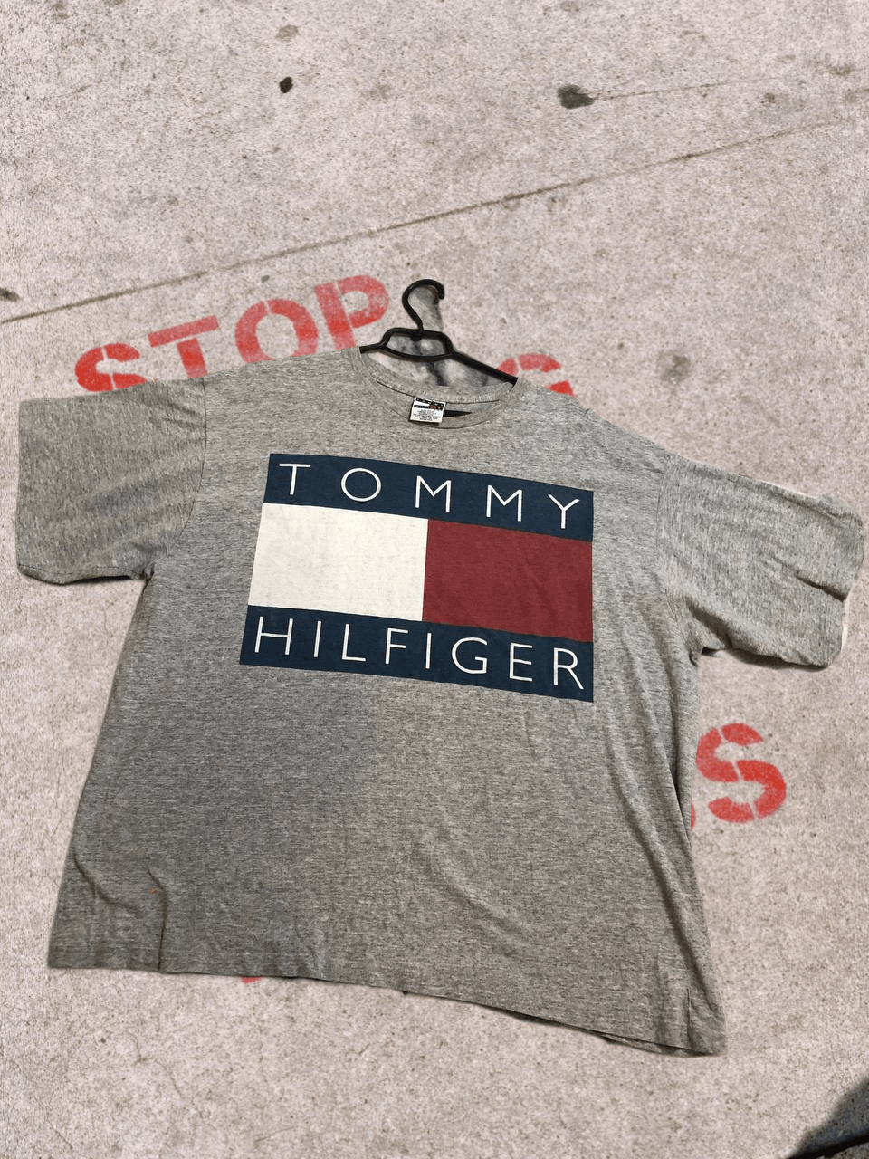 Tommy Hilfiger Rare Vintage TOMMY HILFIGER Spell Out Big Flag T Shirt Size US XL / EU 56 / 4 - 1 Thumbnail