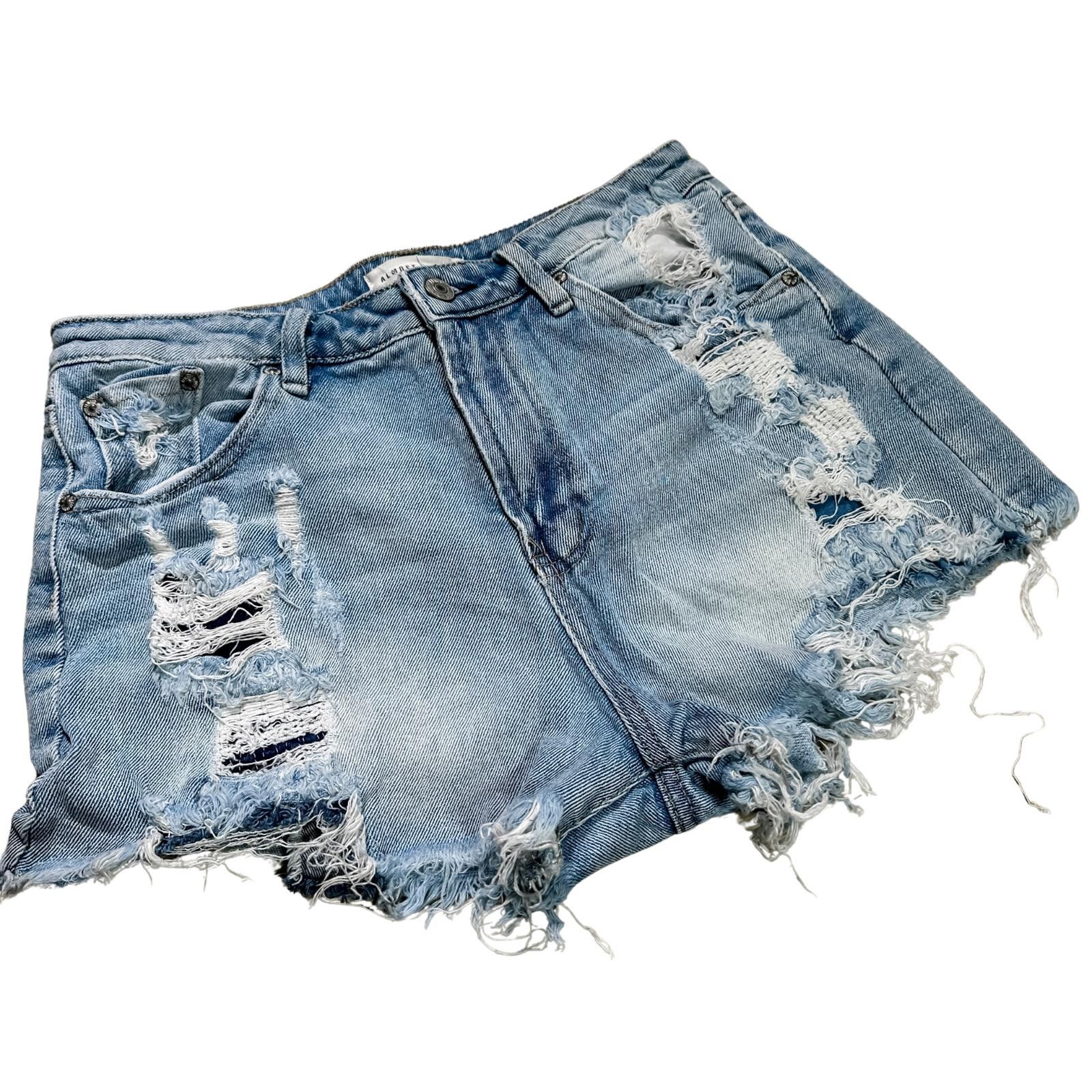 Almost Famous Almost Famous Distressed Cutoff Denim Shorts 9 Light Wash Size 28" / US 6 / IT 42 - 3 Thumbnail