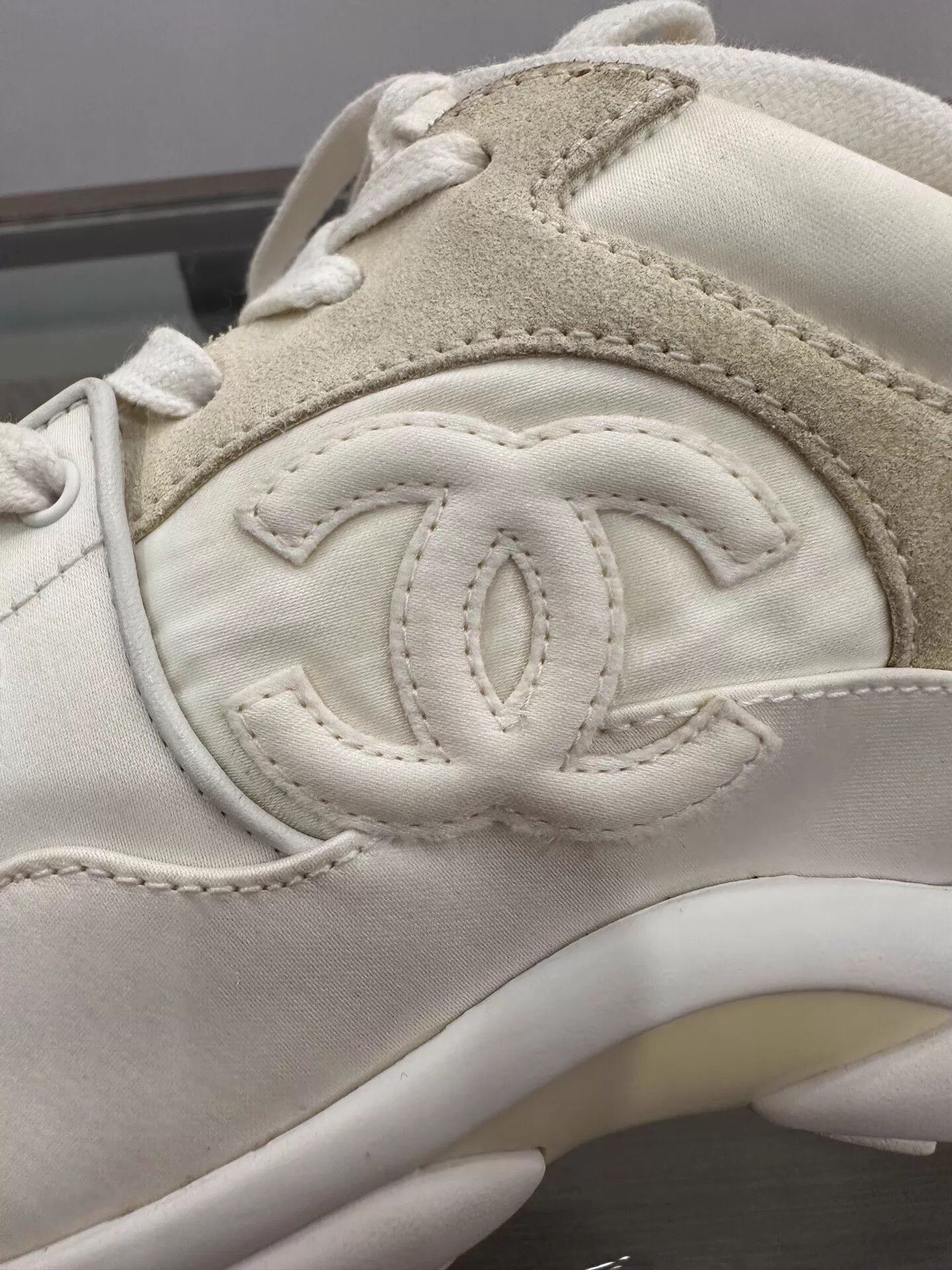 Chanel Chanel Women's White Side Embossed CC Sneaker 37.5 Size US 7 / IT 37 - 7 Thumbnail