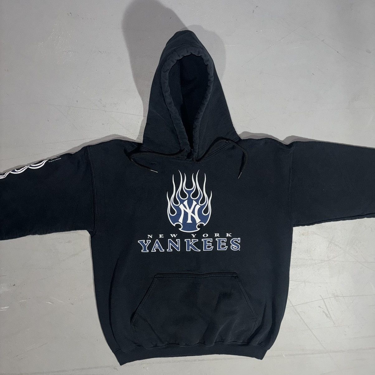 New York Yankees Hoodie Sweatshirt Lee Sport Flames Medium New York Yankees Hoodie Sweatshirt Lee Sport Flames Medium