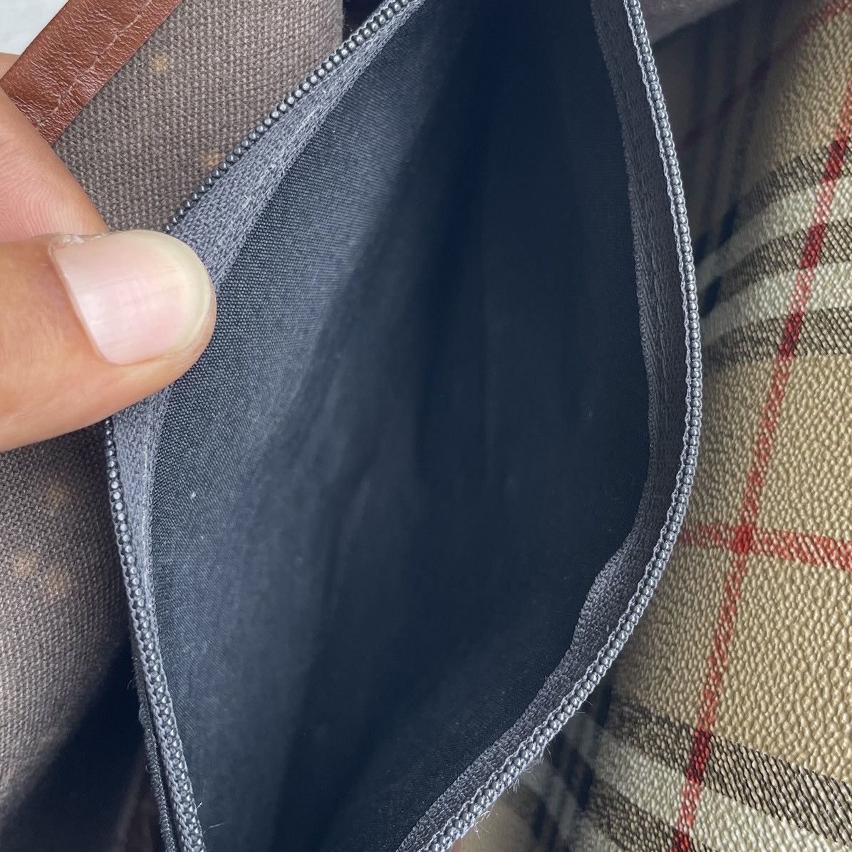Burberry × Leather × Vintage 🔥 Vintage Burberry Nova Check Hayamarket Crossbody Size ONE SIZE - 19 Thumbnail