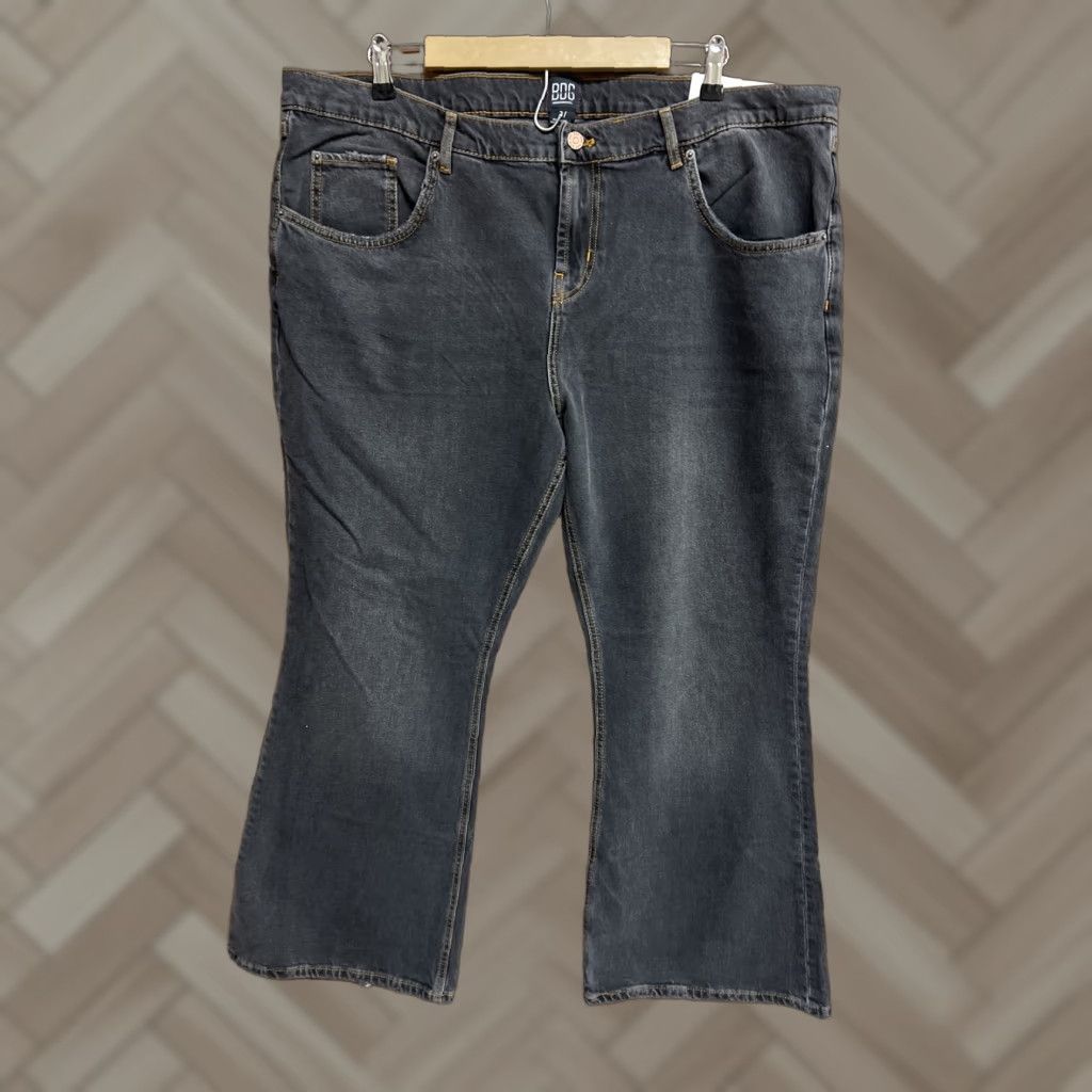 Urban Outfitters BDG Urban Outfitters Jeans Low Rise Flare Black 37 NWT Women's Cropped Jeans Black 37 NWT Size 25" / US 0 / IT 36 - 1 Thumbnail