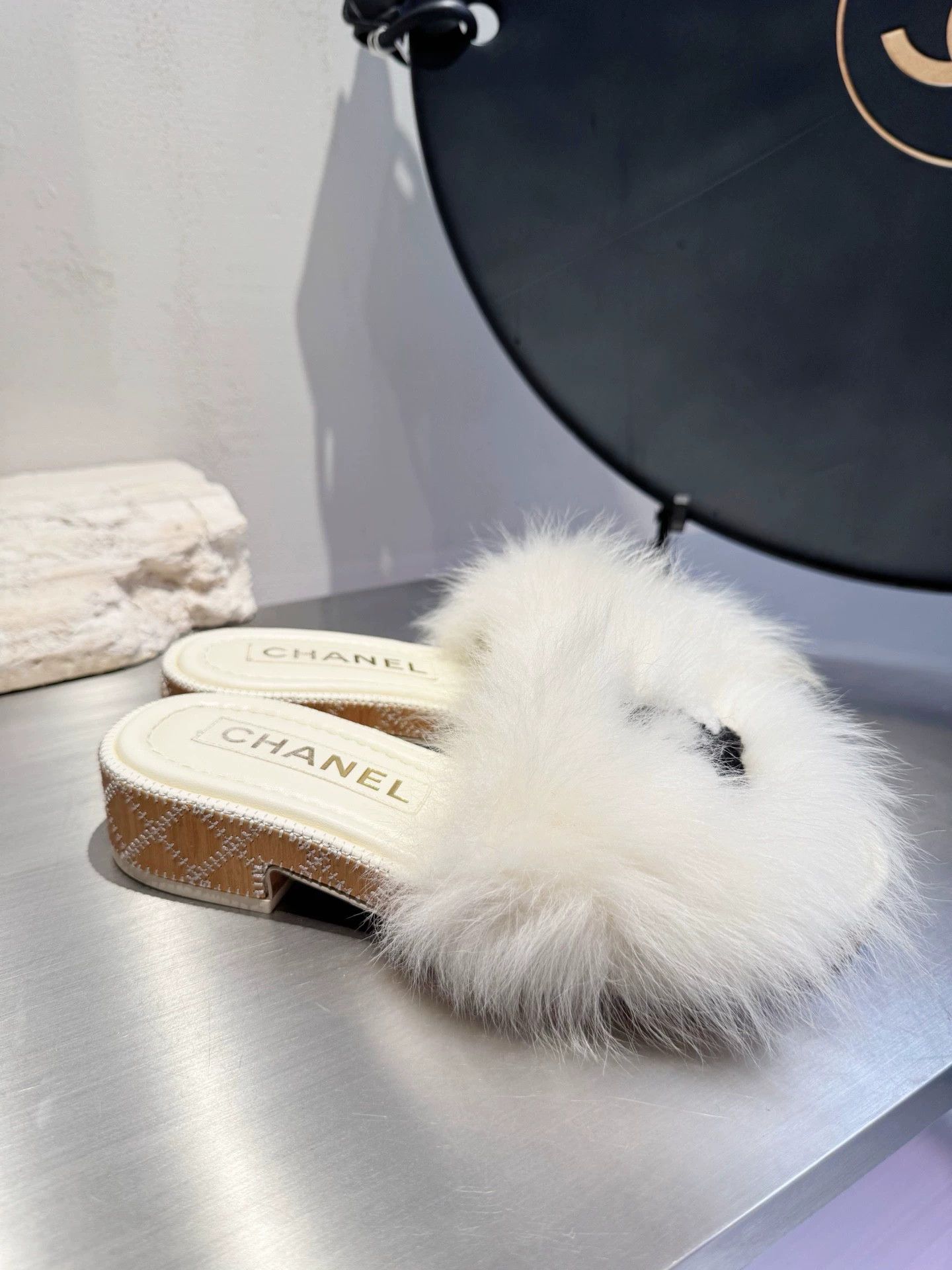 Chanel Chanel large logo black white fur slippers 35.5 EU worn Size US 5 / IT 35 - 2 Thumbnail