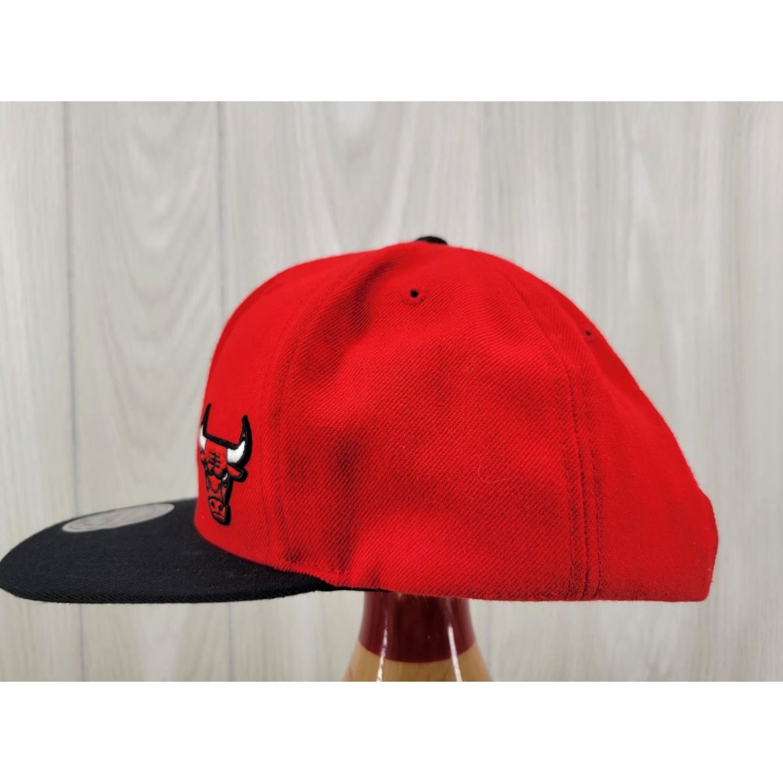 Mitchell & Ness VINTAGE? Chicago Bulls Mitchell & Ness Snapback Hat Black Red Men Adjustable Red Cap Size ONE SIZE - 5 Thumbnail
