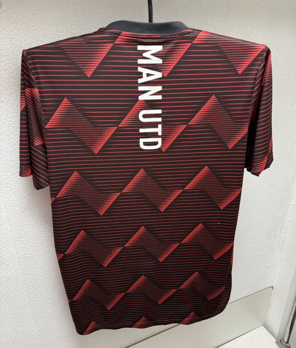 Adidas Manchester united adidas soccer jersey 2019 L Size US L / EU 52-54 / 3 - 6 Thumbnail