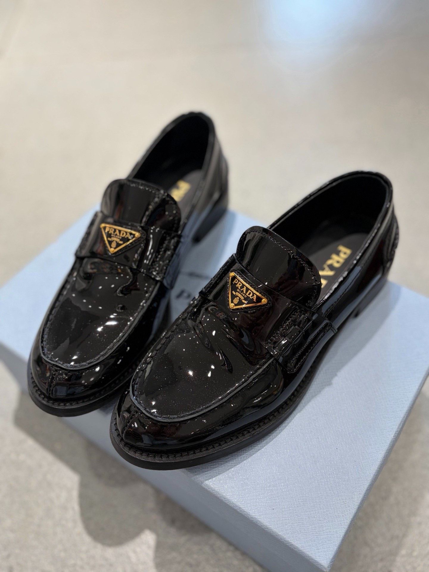 Prada Prada Black Gold Patent Leather Loafers Size US 5 / IT 35 - 1 Thumbnail