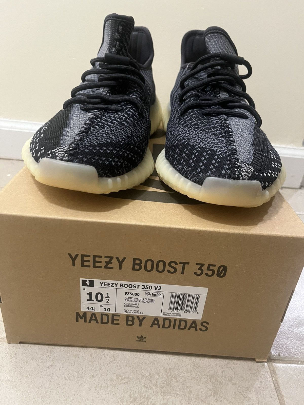 Adidas × Kanye West Adidas Yeezy Boost 350 V2 “Carbon” Sz 10.5us Size US 10.5 / EU 43-44 - 2 Thumbnail