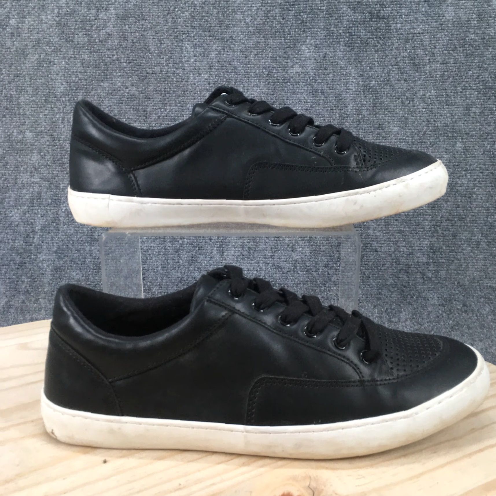 Banana Republic Banana Republic Shoes Mens 10 Perforated Low Top Lace Up Sneaker Black Size US M / EU 48-50 / 2 - 2 Thumbnail