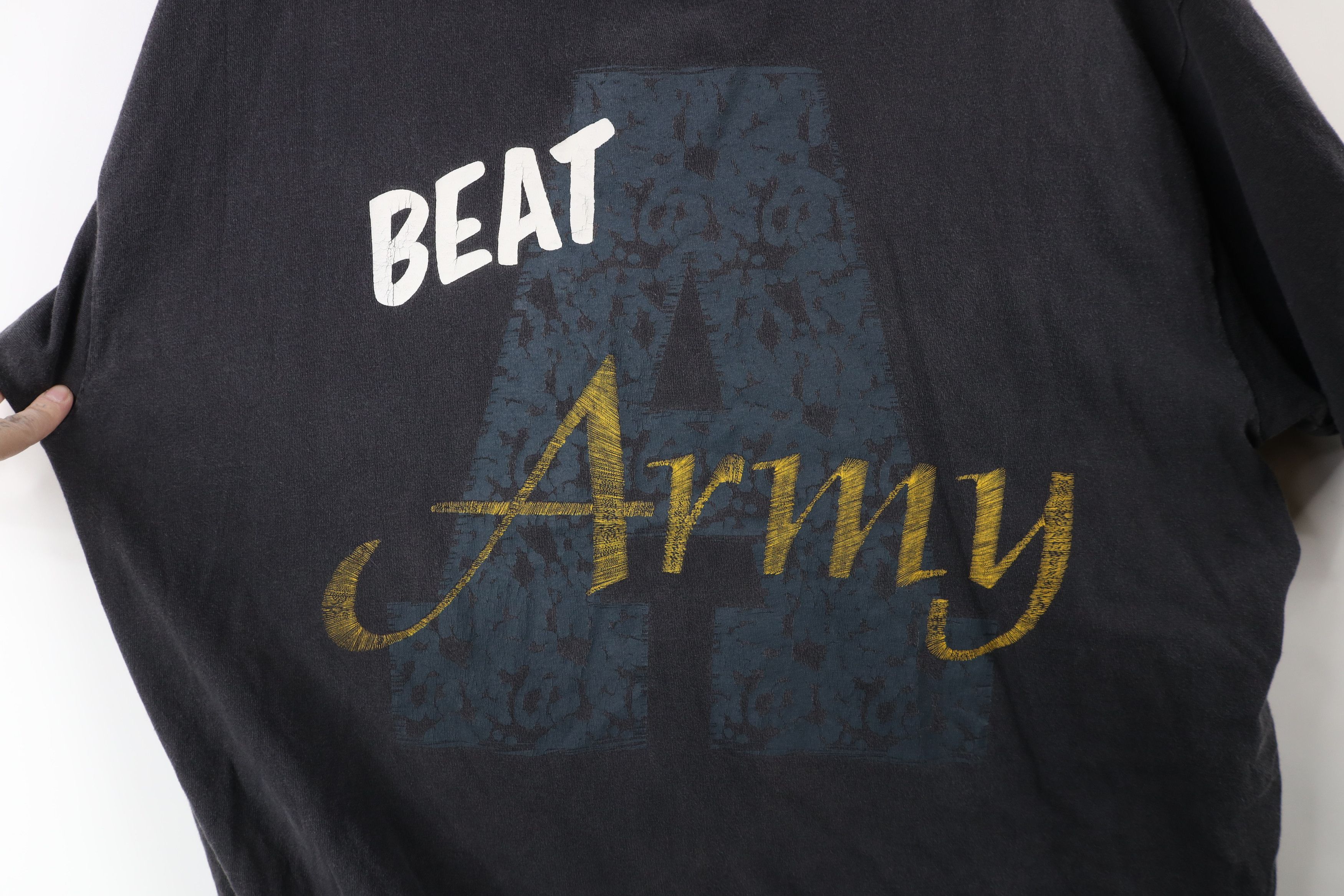 Vintage Vintage 90s Academy Football Beat Army T-Shirt Black USA Size US XL / EU 56 / 4 - 6 Thumbnail