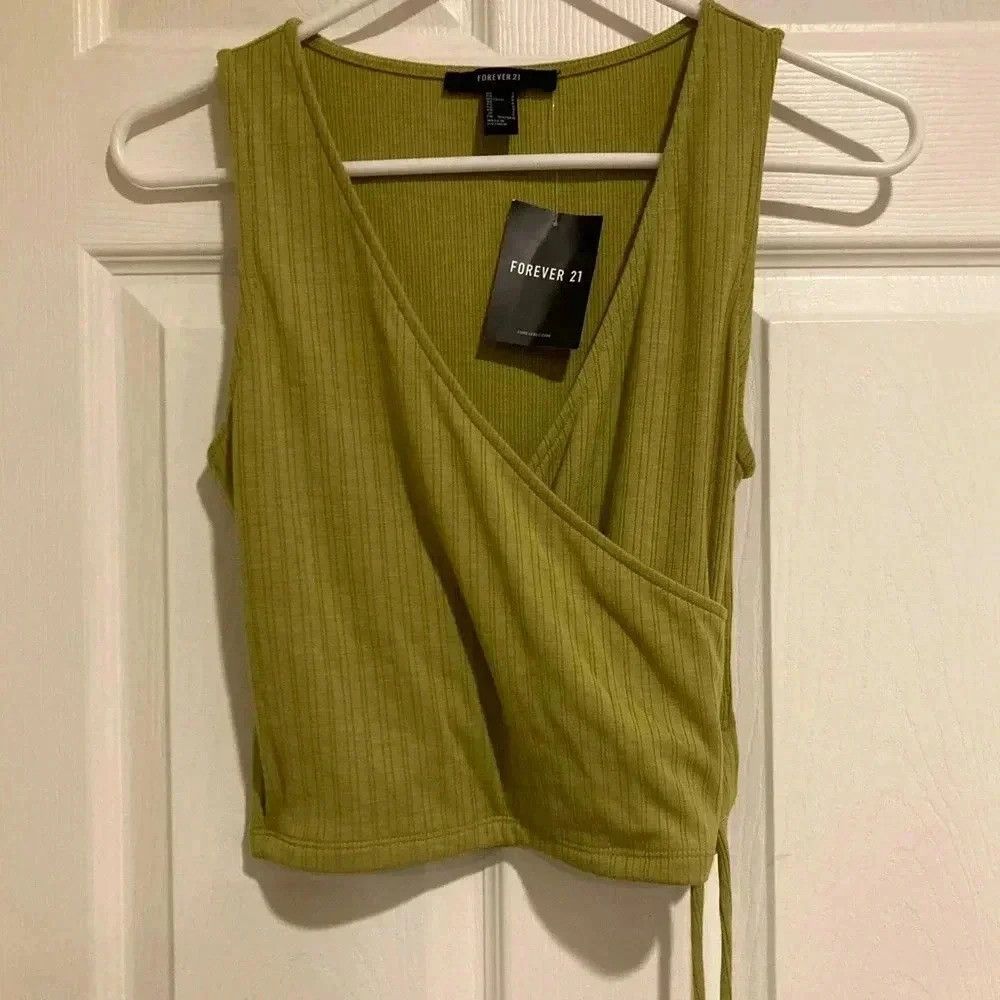 Forever 21 New Forever 21 Women’s Green Crop Top Sleeveless Sz. Small Size S / US 4 / IT 40 - 1 Thumbnail