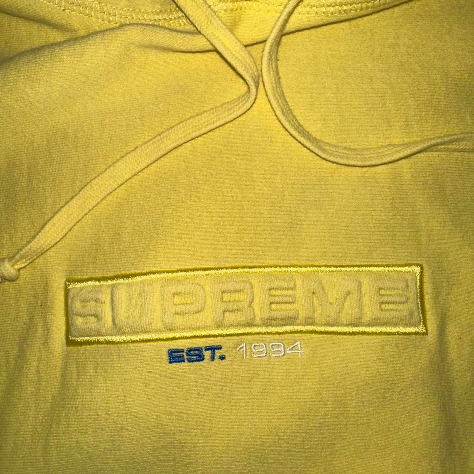 Supreme Supreme Embossed Logo Hooded Sweatshirt Lemon SS18 size L Size US L / EU 52-54 / 3 - 4 Thumbnail