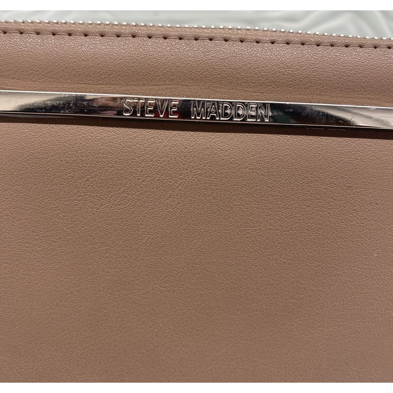 Steve Madden Steve Madden Zip Around Wristlet Wallet Nude NEW Size ONE SIZE - 4 Thumbnail