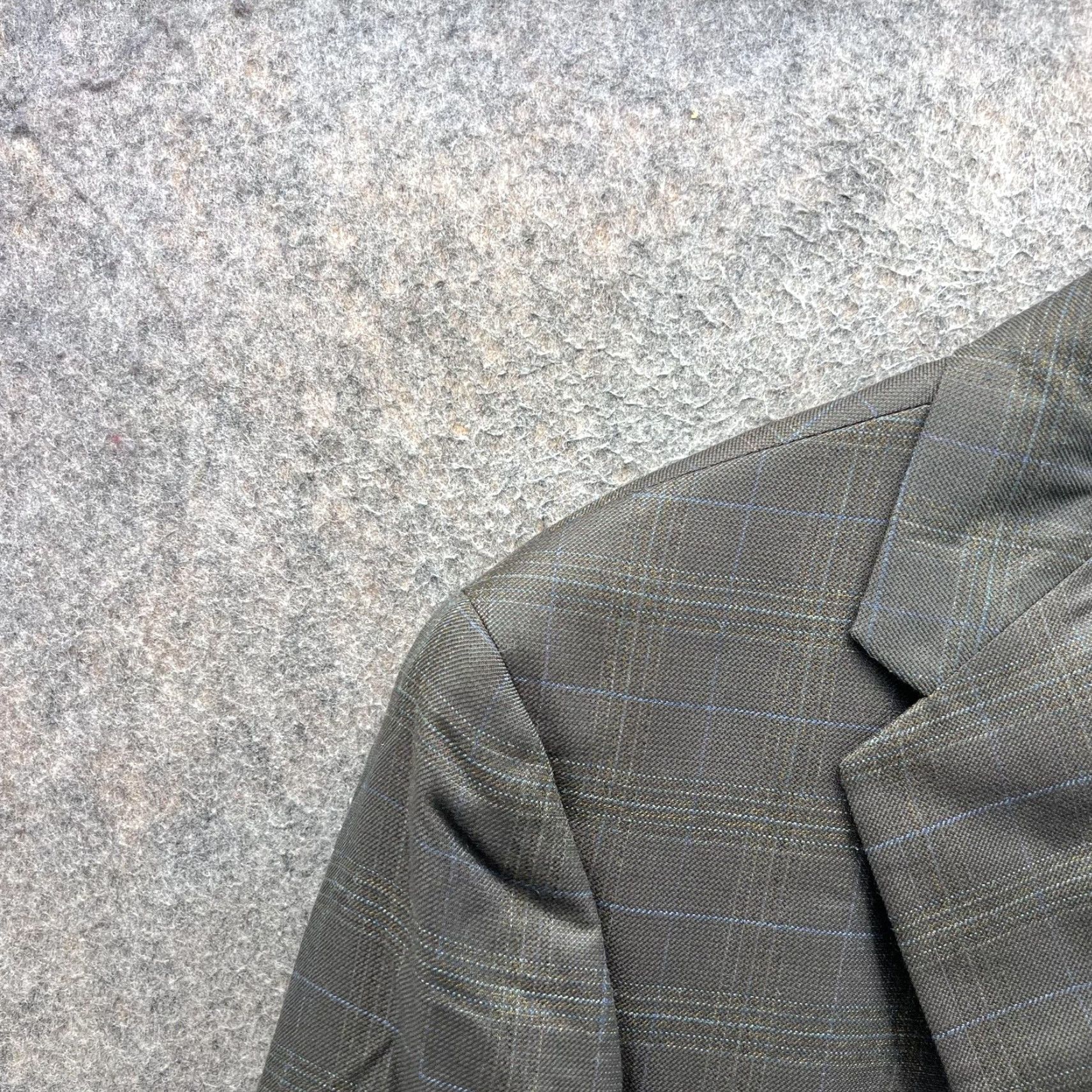 Hart Schaffner Marx Hart Schaffner Marx Suit Jacket Mens 43R Gray Plaid Two Button Notch Lapel Jacket/Coat Regular Length Black or Gray? Size 46R - 7 Thumbnail