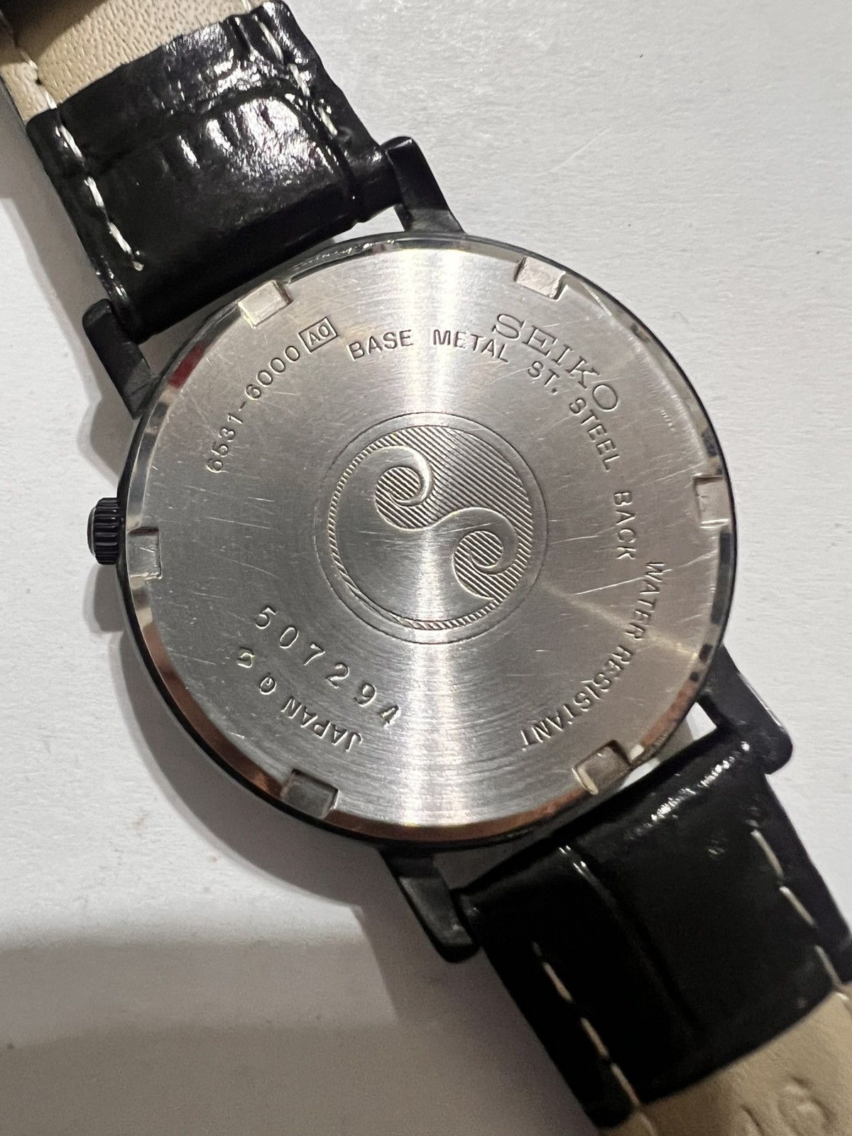 Seiko Vintage 80s Seiko Avenue Orange Accents Black Dial Size ONE SIZE - 10 Thumbnail