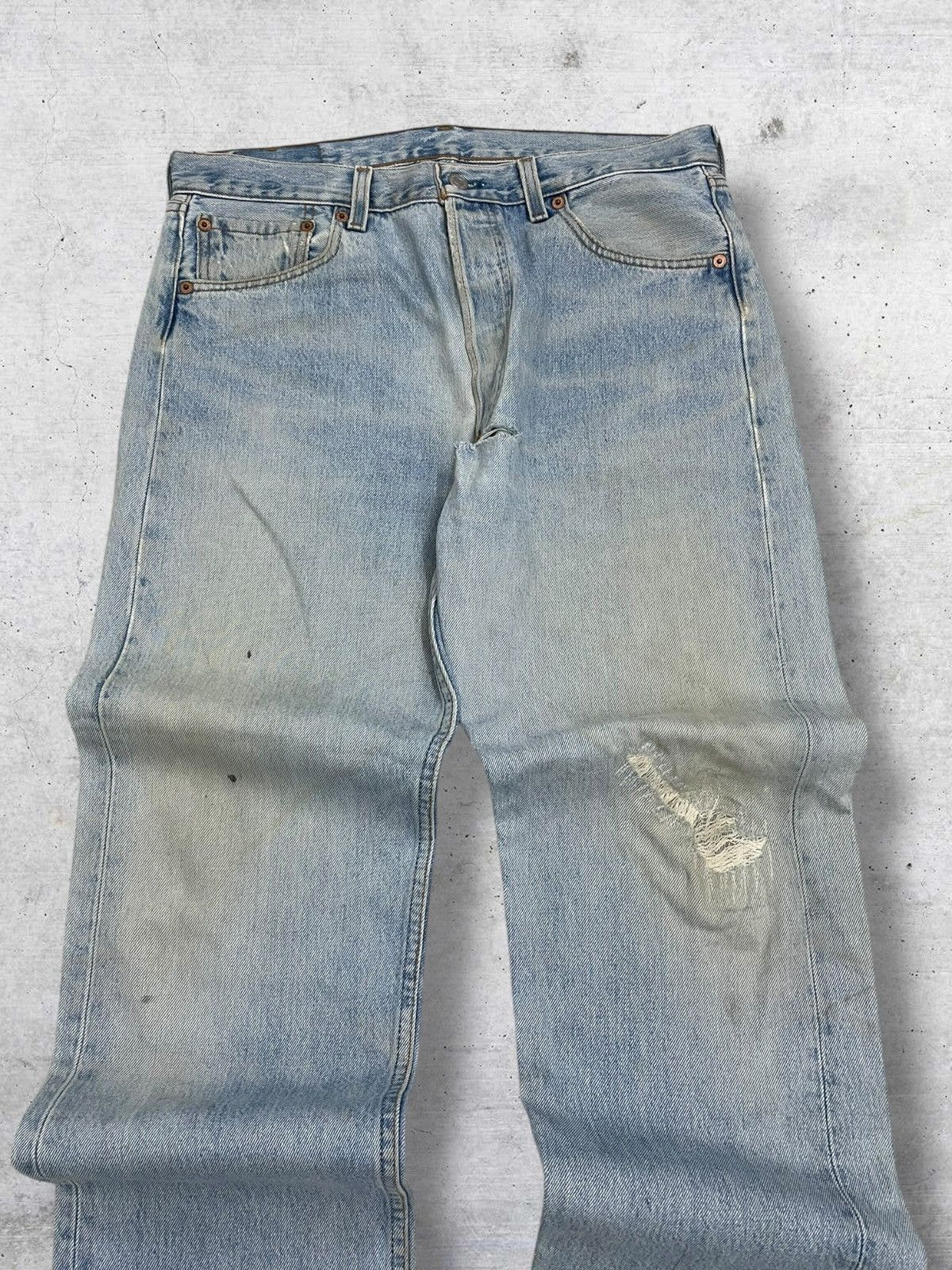 Levi's Vintage Clothing VINTAGE 501 LEVIS USA DESIGNER 90S OG RIPPED MUDWASH DENIM Size US 32 / EU 48 - 4 Thumbnail
