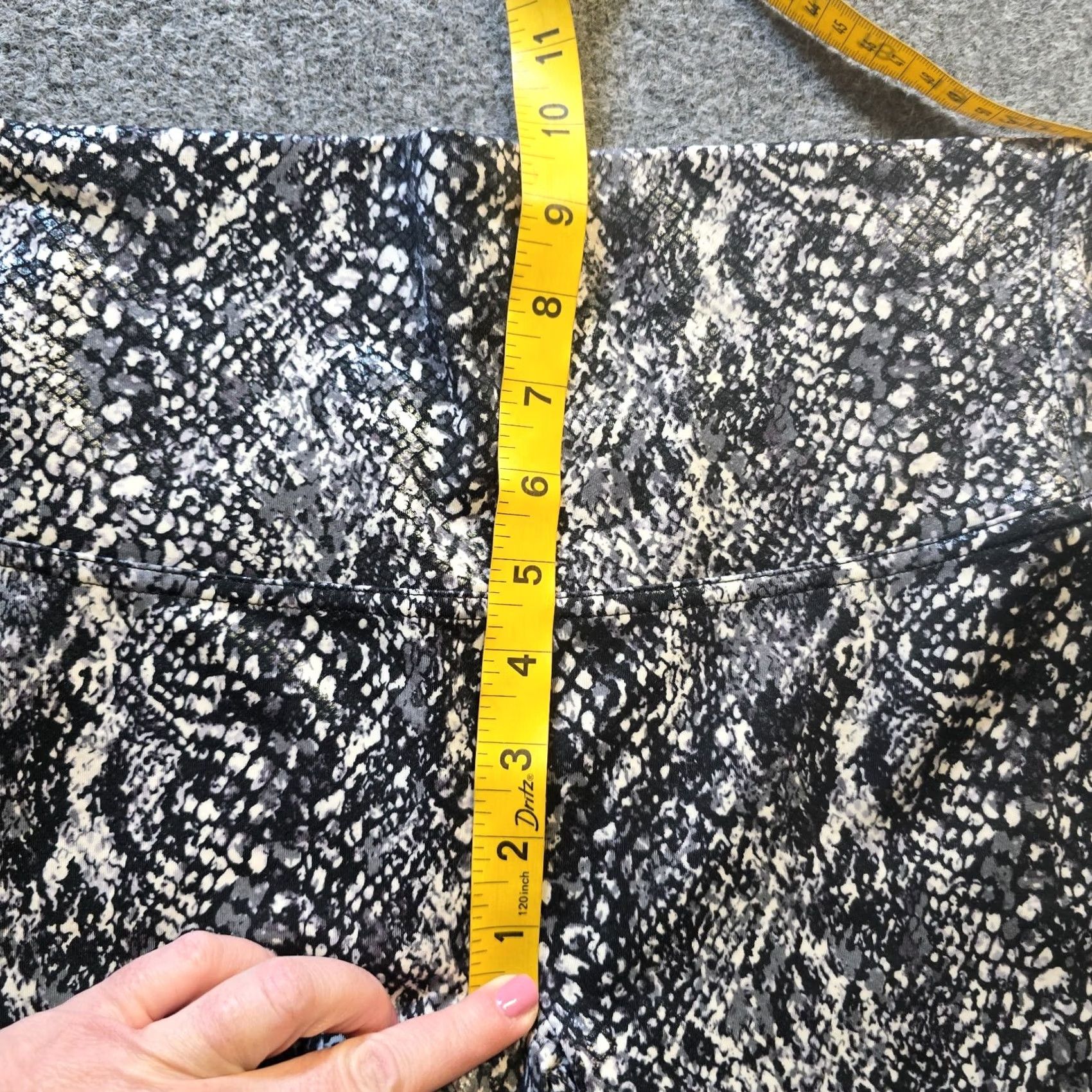 Spanx Spanx Pants Womens Size Large Gray Snakeskin Print Stretch Casual Capsule Basic leggings Size 36" / US 14 / IT 50 - 6 Thumbnail