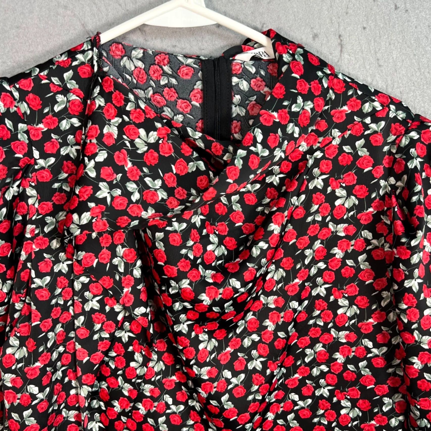 Zara Zara Blouse Womens Medium Floral Drape Neck Red & Black Rose Print Long Sleeve Mature Colorful 8/10 Womens Size M / US 6-8 / IT 42-44 - 4 Thumbnail
