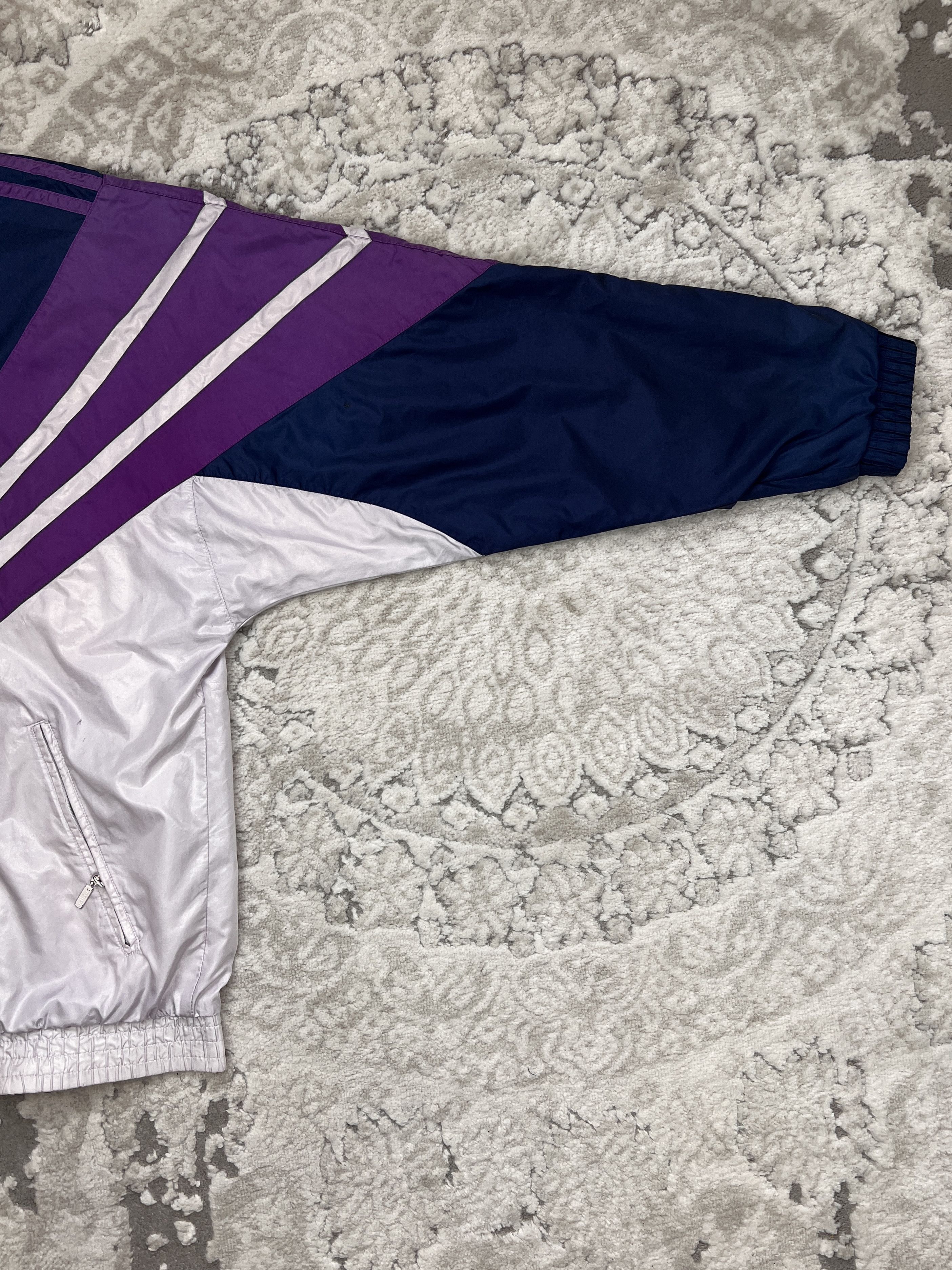 Adidas Vintage Adidas Chevron Panel Windbreaker Jacket - Size L Size US L / EU 52-54 / 3 - 5 Thumbnail