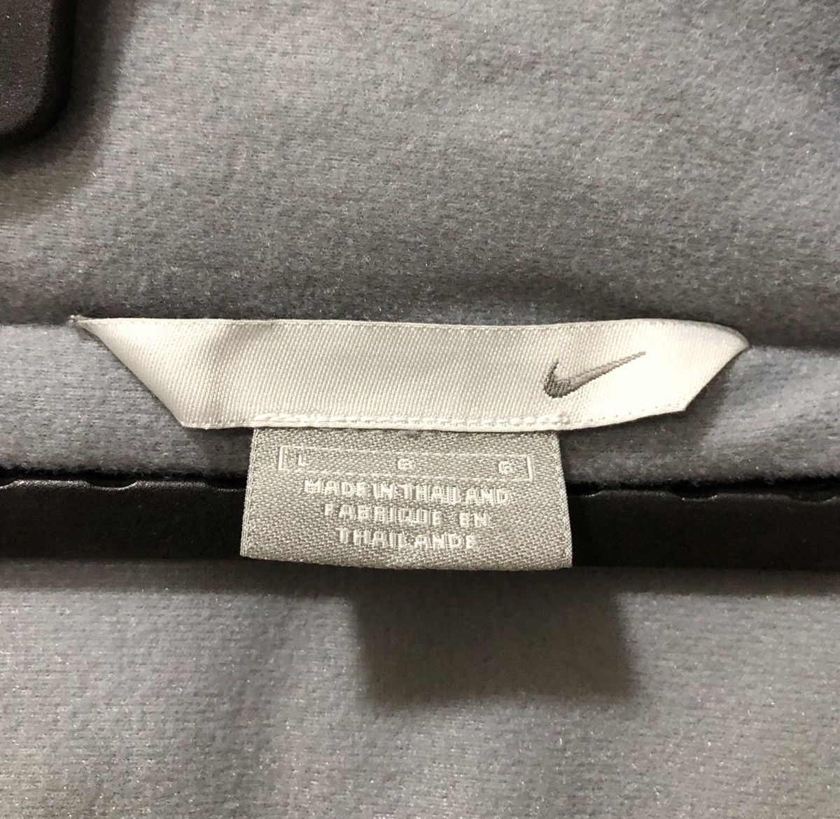 Nike Vintage Nike Small Logo White Puffer Jacket Size US L / EU 52-54 / 3 - 15 Thumbnail