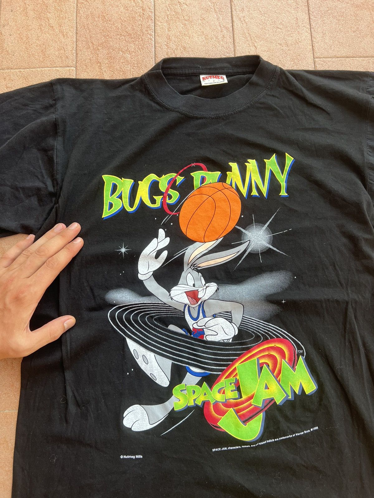 Nutmeg × Vintage × Warner Bros 1996 Vintage Bugs Bunny Space Jam Nutmeg T-Shirt Size US L / EU 52-54 / 3 - 3 Thumbnail