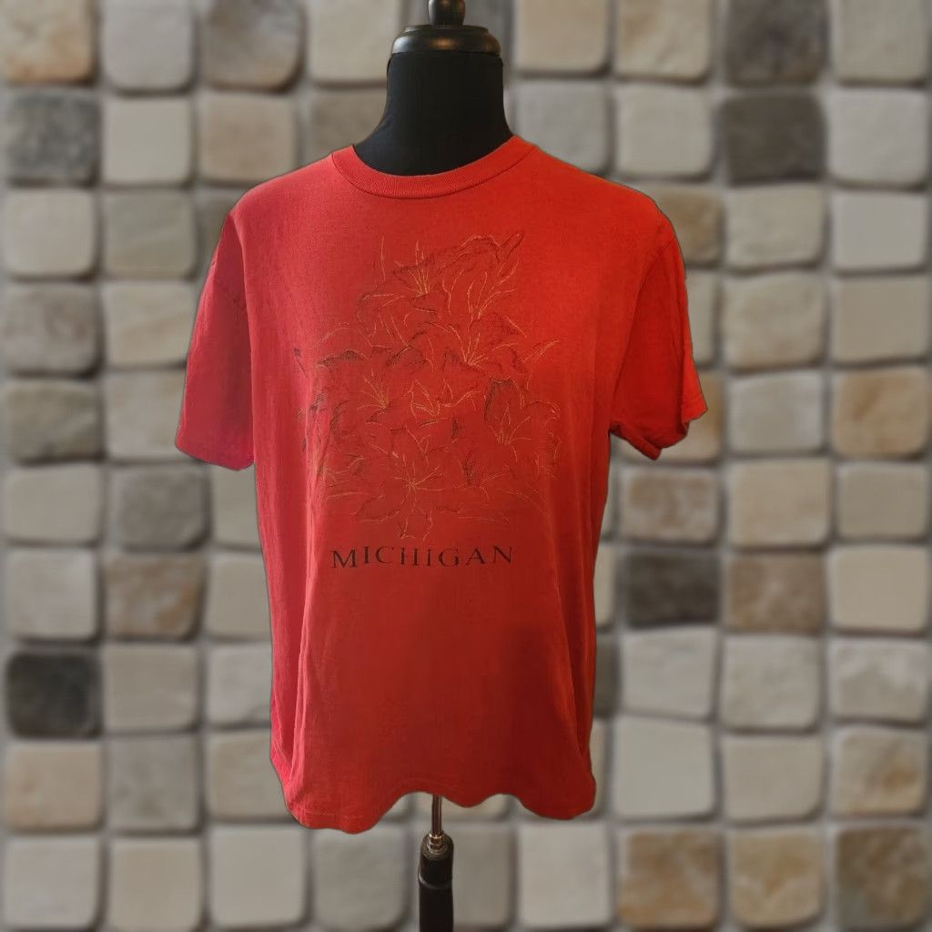 Delta VINTAGE Delta T-Shirt Michigan Floral Graphic Souvenir Red Size Large Men 90s Shirt Size US L / EU 52-54 / 3 - 1 Thumbnail