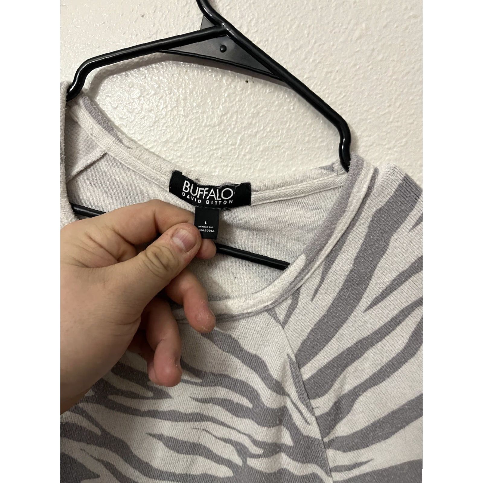 Buffalo David Bitton Buffalo David Bitton Sweatshirt Womens Large Gray White Animal Print Soft Knit Size L / US 10 / IT 46 - 2 Thumbnail