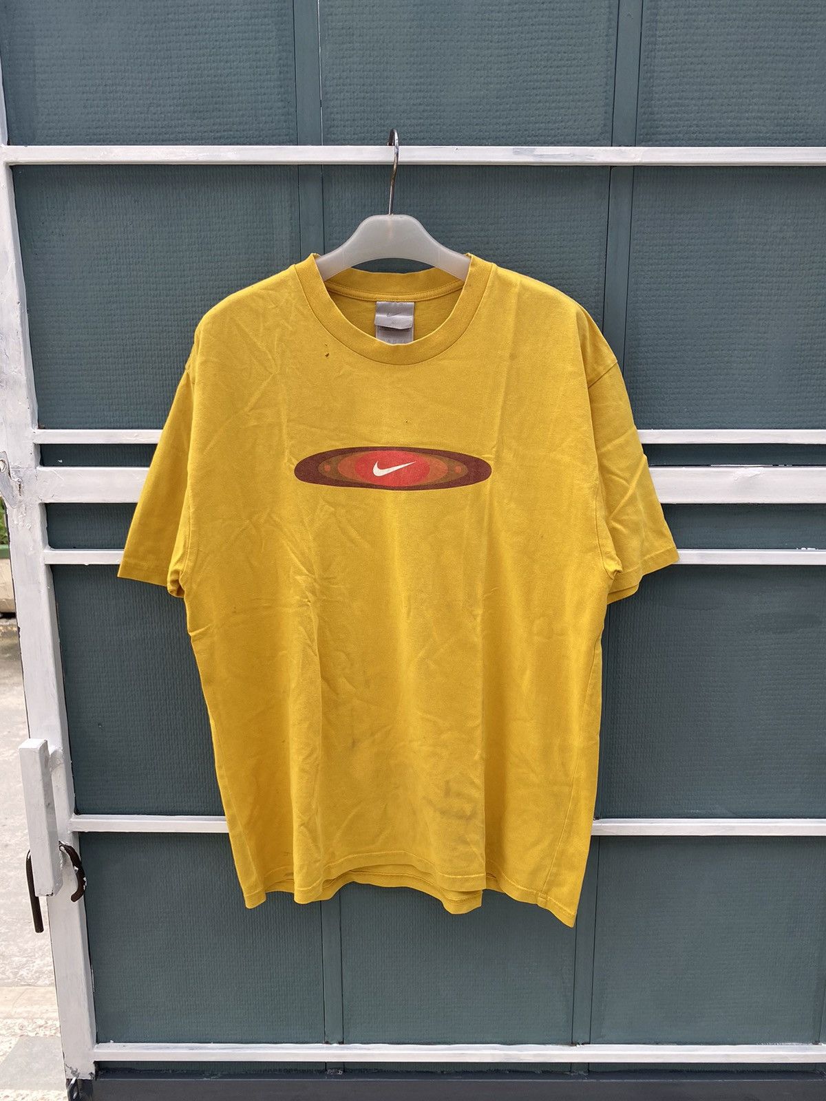 Nike × Vintage 💸NEED GONE💸Vintage thrashed nike center yellow tee Size US L / EU 52-54 / 3 - 1 Thumbnail