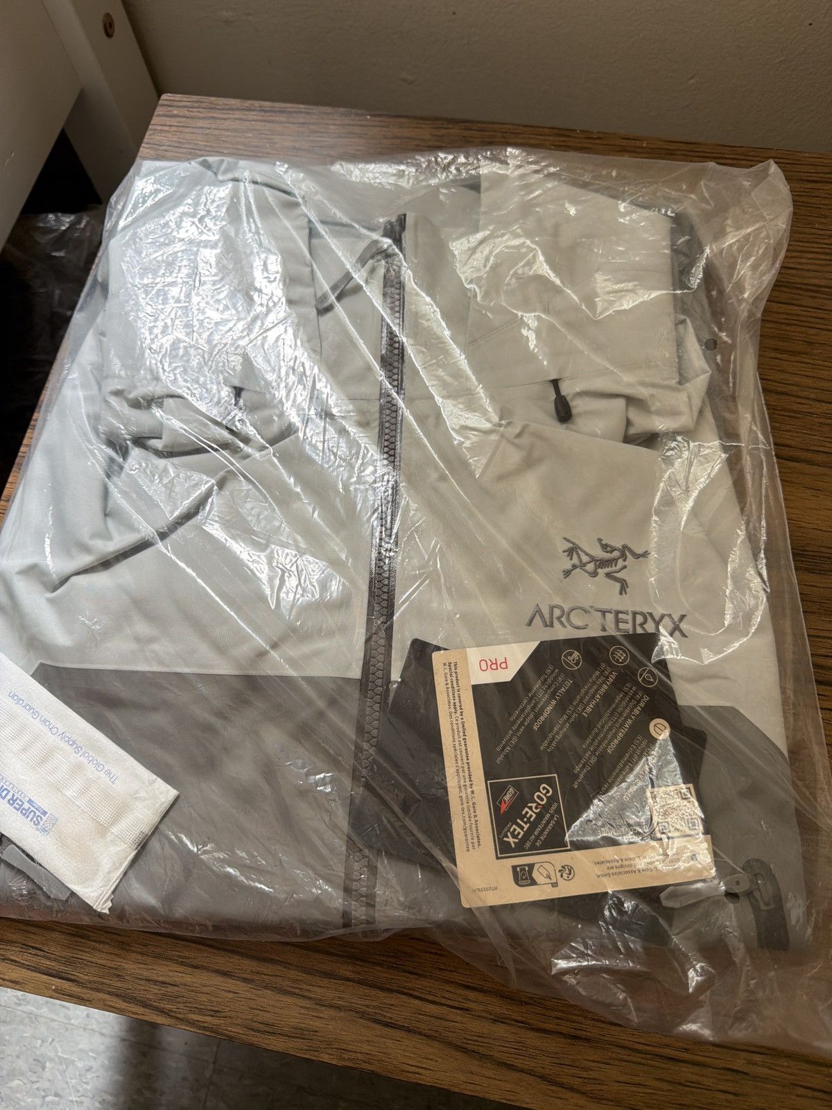 Arc'teryx Arc'teryx Beta AR Jacket Goretex Pro Men’s XXL Solitude Void Size US XXL / EU 58 / 5 - 18 Thumbnail