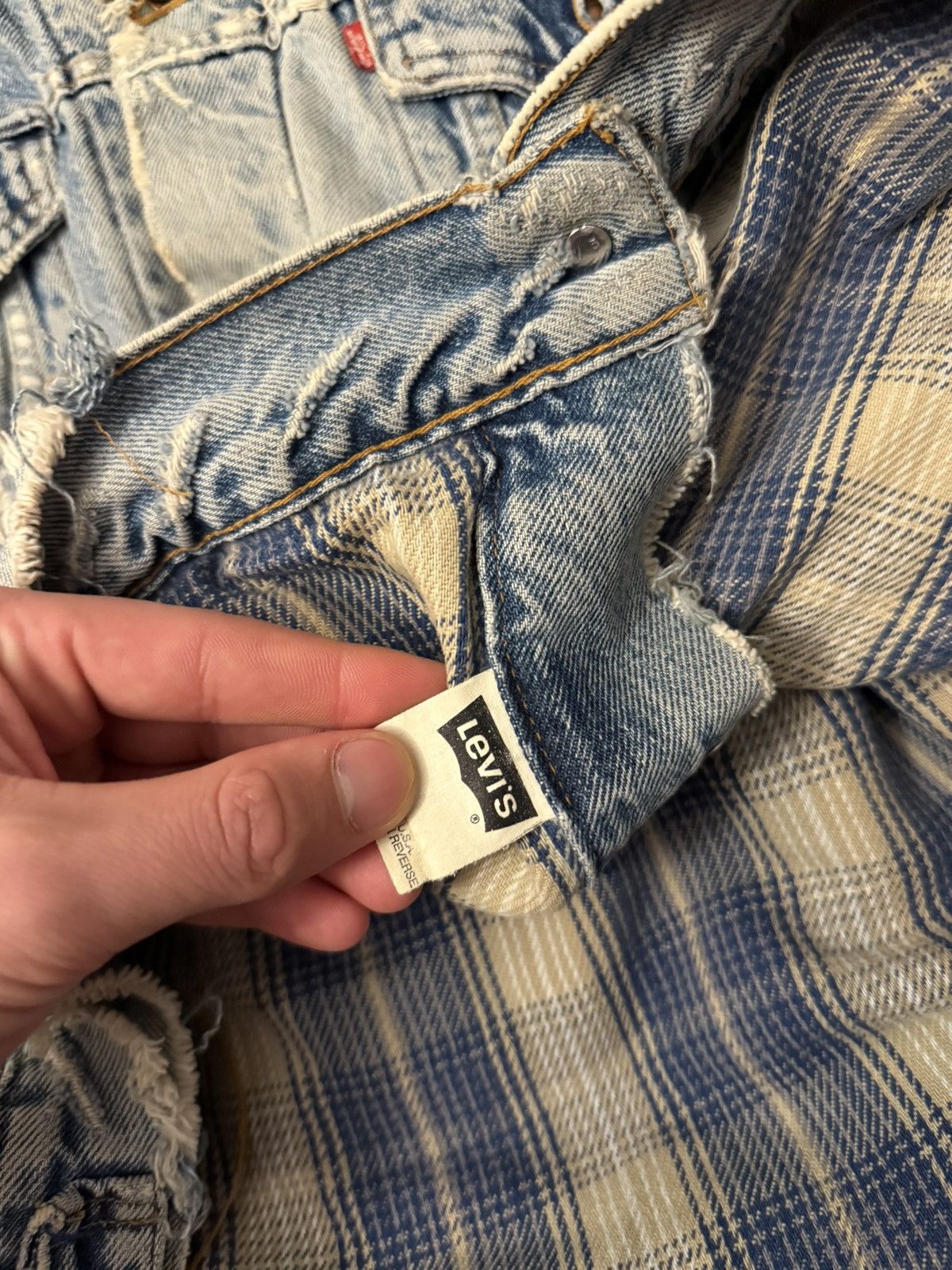 Vintage Vintage Levi’s Distressed Thrashed Denim Workwear Jacket Size US XL / EU 56 / 4 - 11 Thumbnail